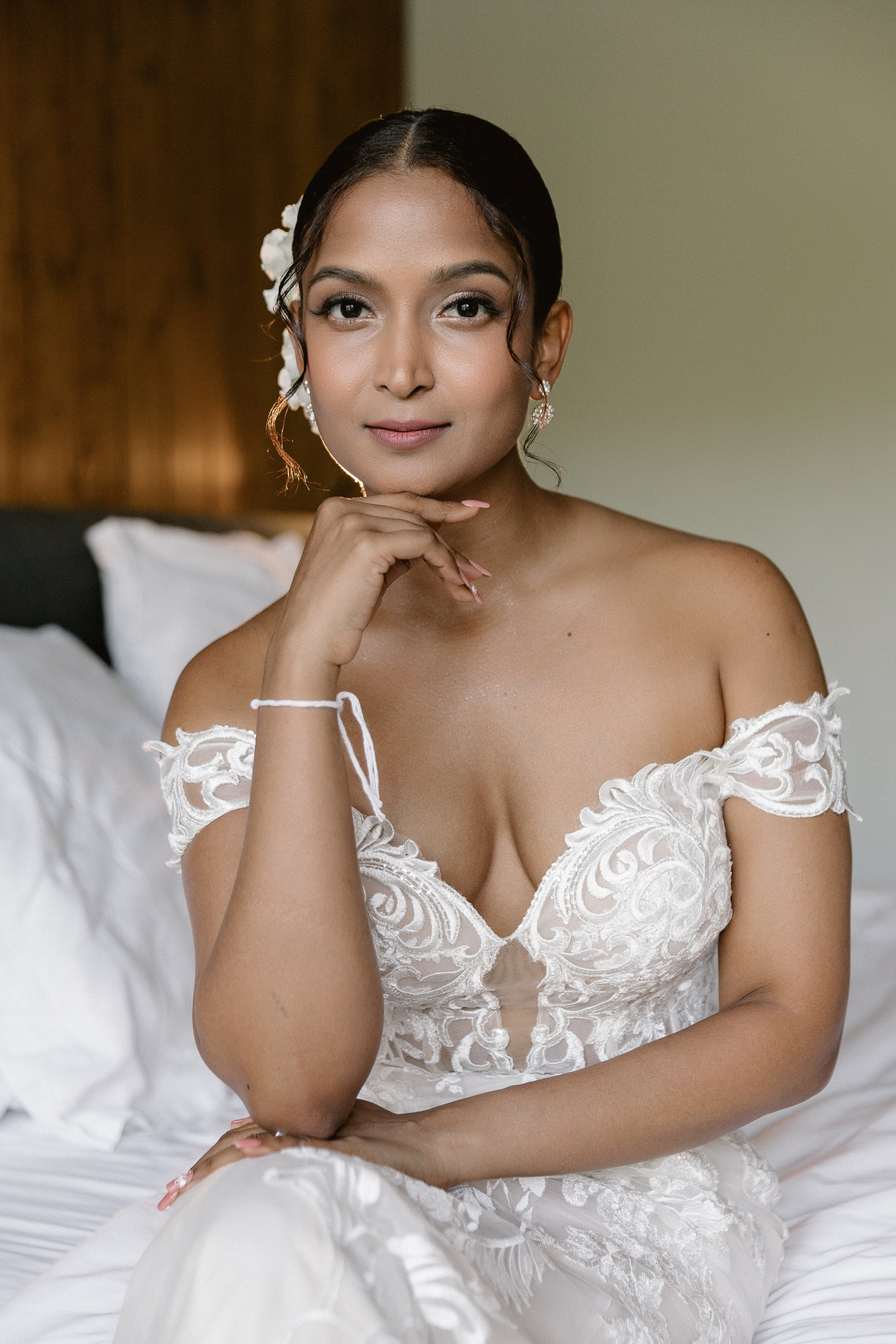 Thesakaya and Kevin. Photographer Anna Nazarenko