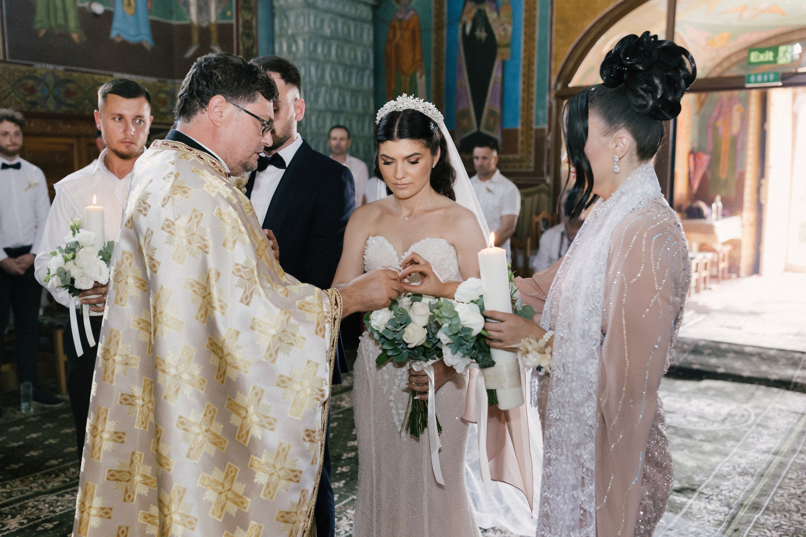 1. Mireasa Adriana în timpul pregătirilor de nuntă în Tudora Botoșani2. Costumul mirelui Ionuț fotografiat artistic în ziua nunții3. Prietenii mirelui la tradițiile de nuntă în Tudora4. Bărbieritul mirelui în cadrul obiceiurilor tradiționale de nuntă5. Fotografii de familie la biserică în ziua nunții6. Portret de familie cu mirii și copilul lor la nunta din Botoșani7. Primul dans al mirilor la Mariage Dor Baisa Botoșani8. Decor elegant de nuntă la Mariage Dor Baisa9. Emoții și tradiții la nunta din Tudora județul Botoșani10. Fotograf profesionist de nuntă în Botoșani surprinzând momente autentice - otograf-nunta-botosanifotograf-evenimente-botosanifotograf-profesionist-botosanifotograf-nunta-tudoranunta-tudora-botosanisedinta-foto-nunta-botosanipoze-nunta-botosanifotografii-nunta-tudorafotograf-cununie-religioasa-botosanibiserica-sfintii-imparati-constantin-si-elena-tudoramariage-dor-baisa-botosanirestaurant-nunta-botosanidansul-mirilor-mariage-dorpregatiri-mire-botosanipregatiri-mireasa-botosanitraditii-nunta-moldovaobiceiuri-nunta-tudorafotograf-familie-nunta-botosaniportret-miri-botosanigalerie-foto-nunta-botosanialbum-foto-nunta-botosaninunta-eleganta-botosaninunta-cu-traditii-botosanifotograf-premium-nunta-botosaniservicii-foto-video-botosanipoveste-de-nunta-botosanifotograf-documentar-nuntafotograf-natural-emotionalmiri-ionut-si-adriananunta-autentica-tudora -otograf-nunta-botosanifotograf-nunta-tudoranunta-tudora-botosanifotograf-evenimente-botosanifotograf-profesionist-botosaniservicii-foto-video-botosanigalerie-foto-nunta-botosanialbum-foto-nunta-botosani - nunta-autentica-botosaninunta-cu-traditii-botosanipoveste-de-nunta-botosanifotografii-emotionante-nuntamomente-autentice-nuntafotografie-documentara-nuntafotograf-natural-nunta- pregatiri-miri-tudorabiserica-tudora-botosanicununie-religioasa-tudoramariage-dor-baisa-botosanipetrecere-nunta-botosanivalsul-mirilor-botosani - alino-foto-studio-botosaniionut-si-adriana-nunta-tudorafotograf-alin-chirila-botosani
