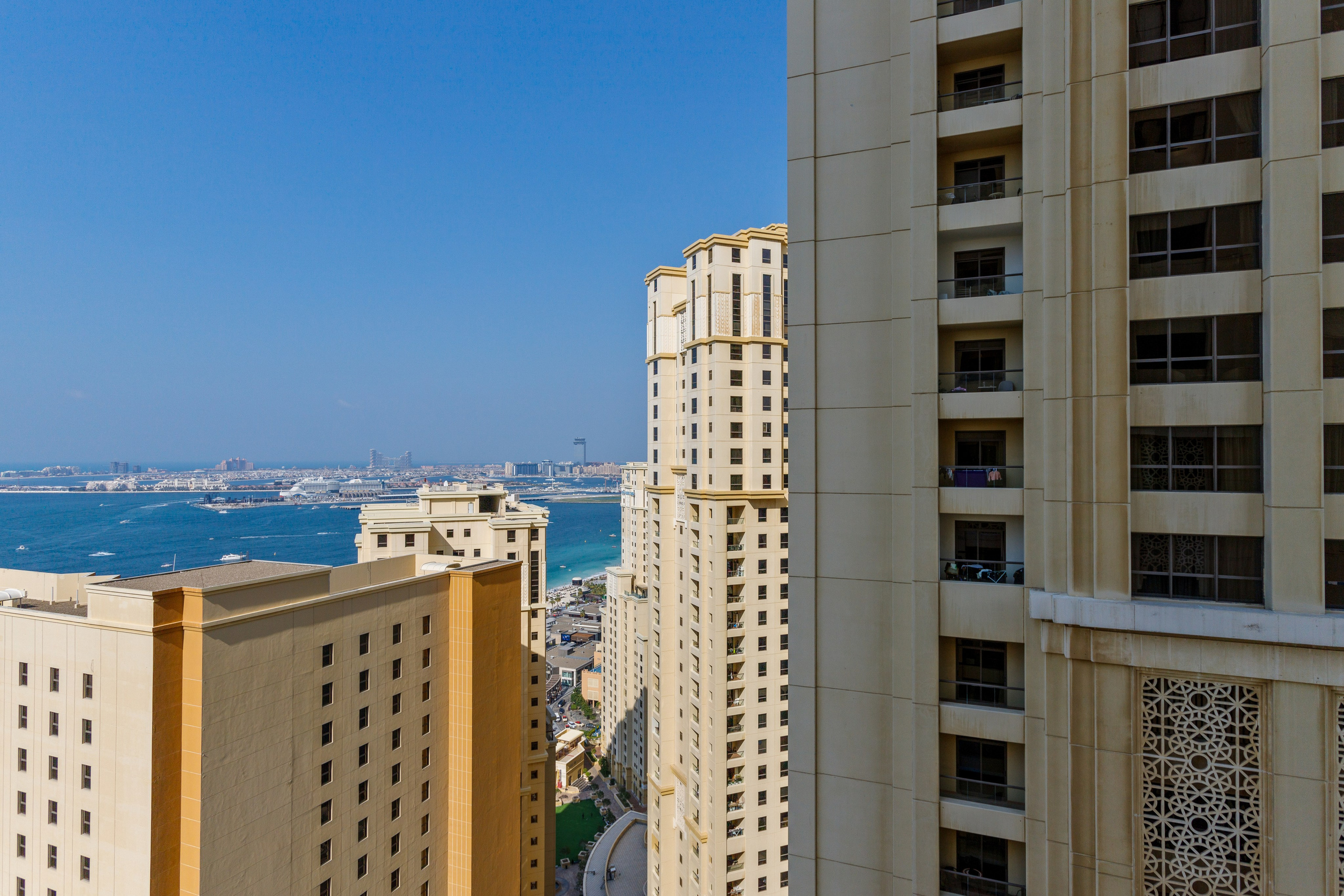 Shams, Jumeirah Beach Residence. Samy Mar Boy │Portrait, Automotive and Real Estate Photographer