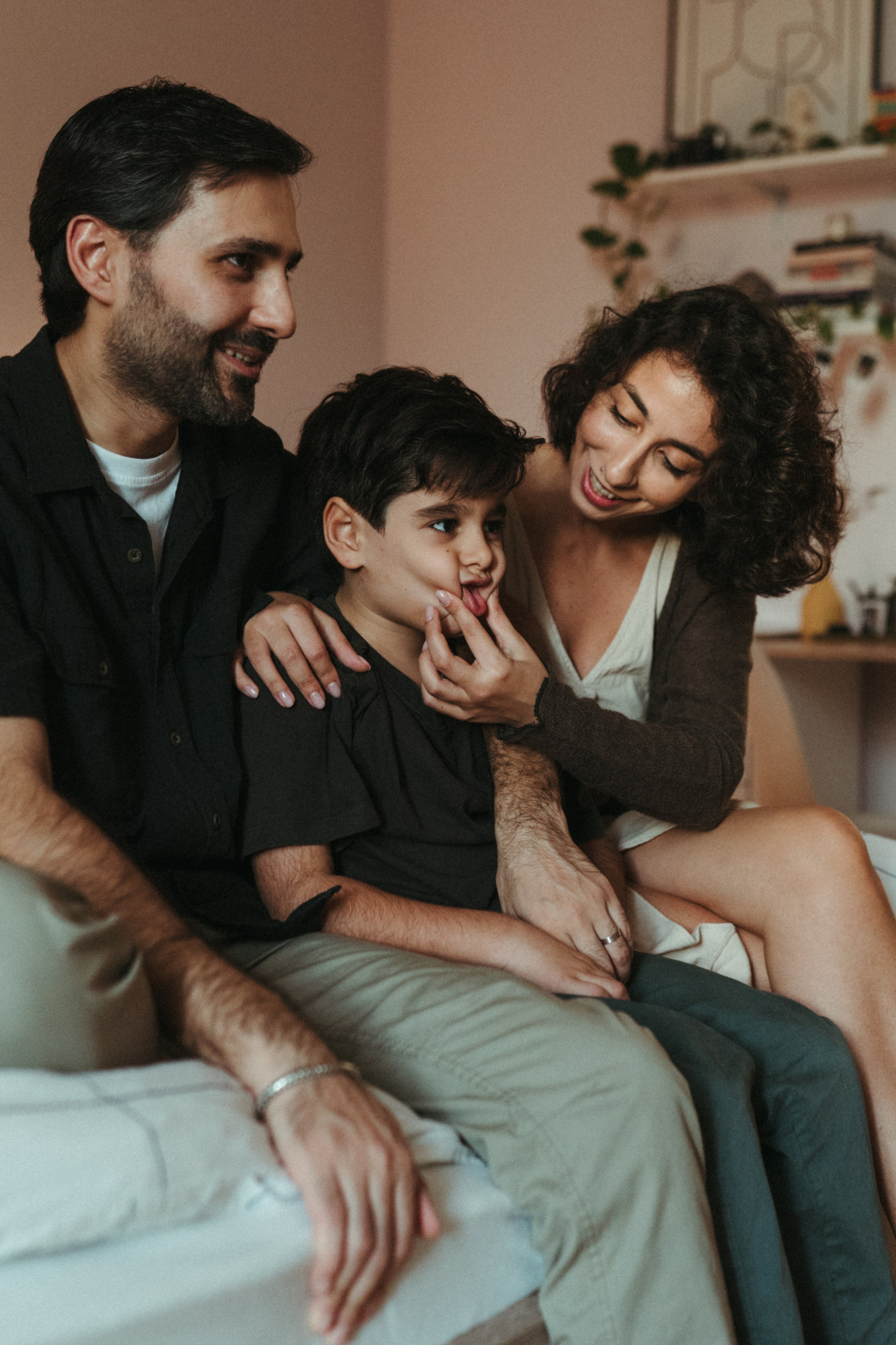 Seyrana, Raul and Rauf. Family photographer in Saudi Arabia