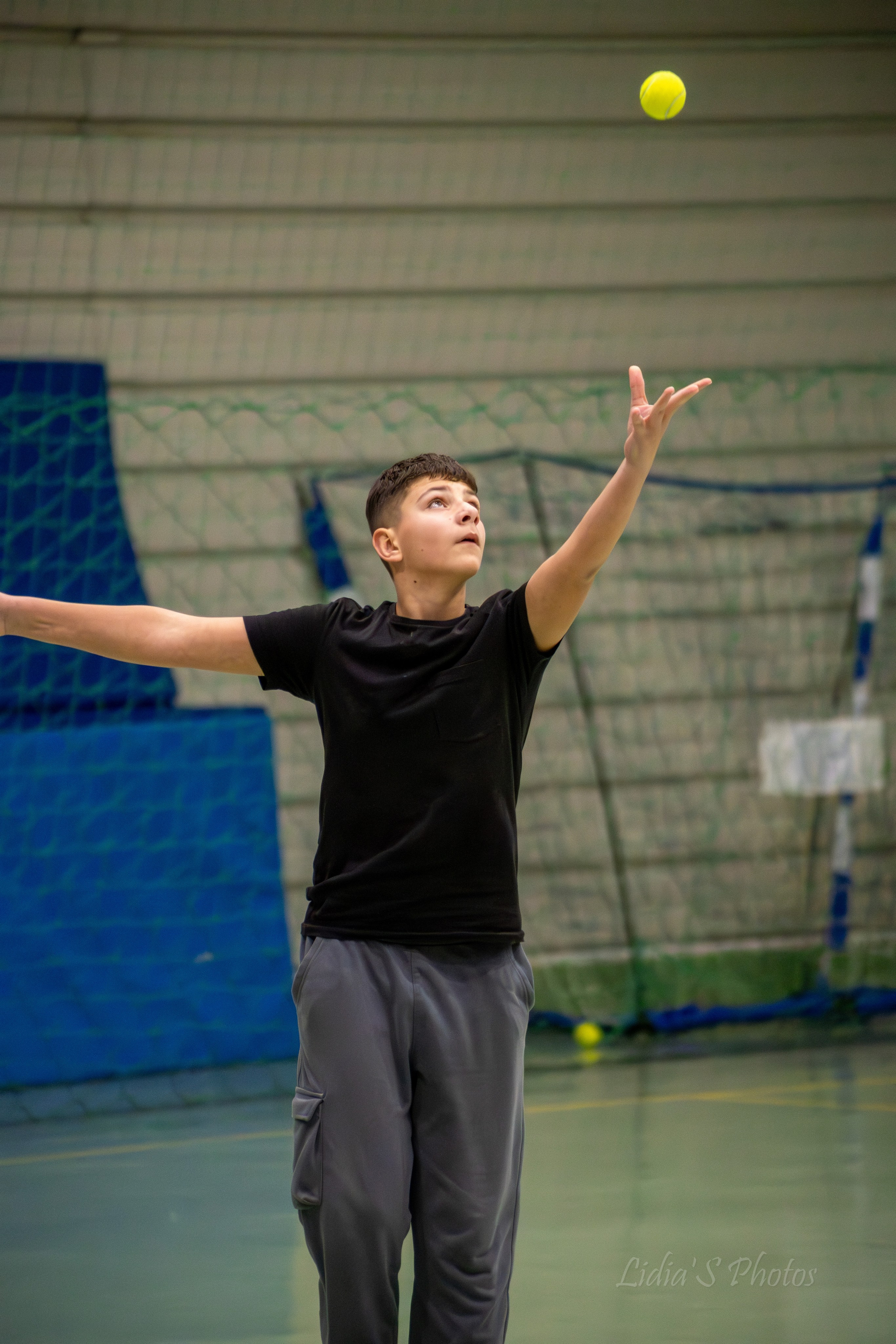 Turneu tenis de camp în sală. Fotograf. Lucrez cu oameni, produse și spații. Portret și fotografie creativă. Bacău, România. Lidia Savinoiu
