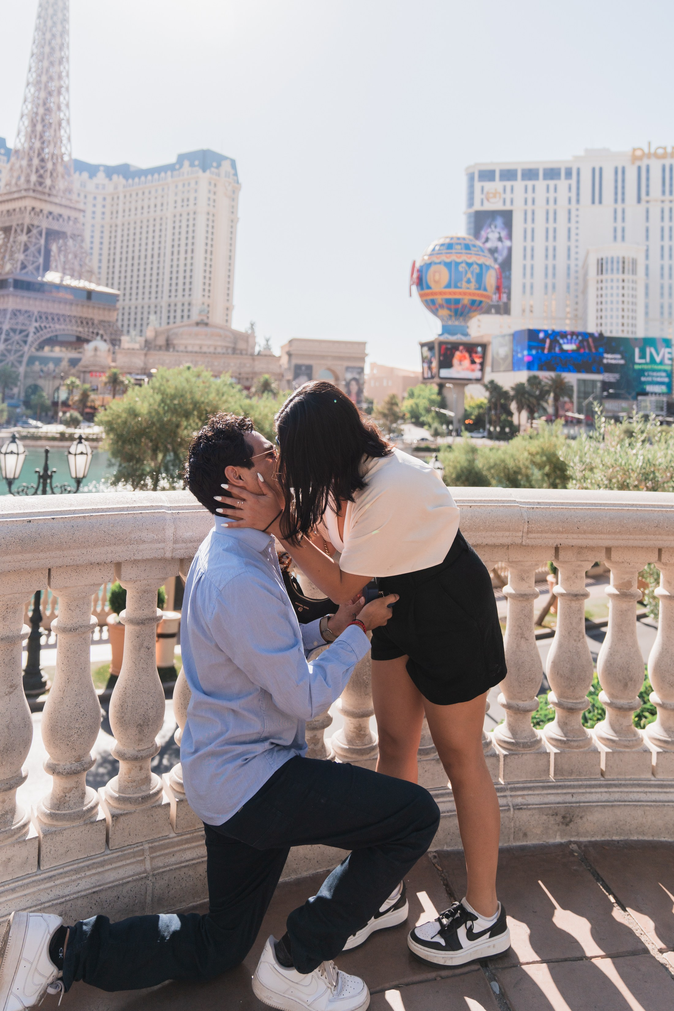 Dani&Lu. Marriage proposal. Wedding & elopement photographer Viktoriya Kravtsov. Las Vegas