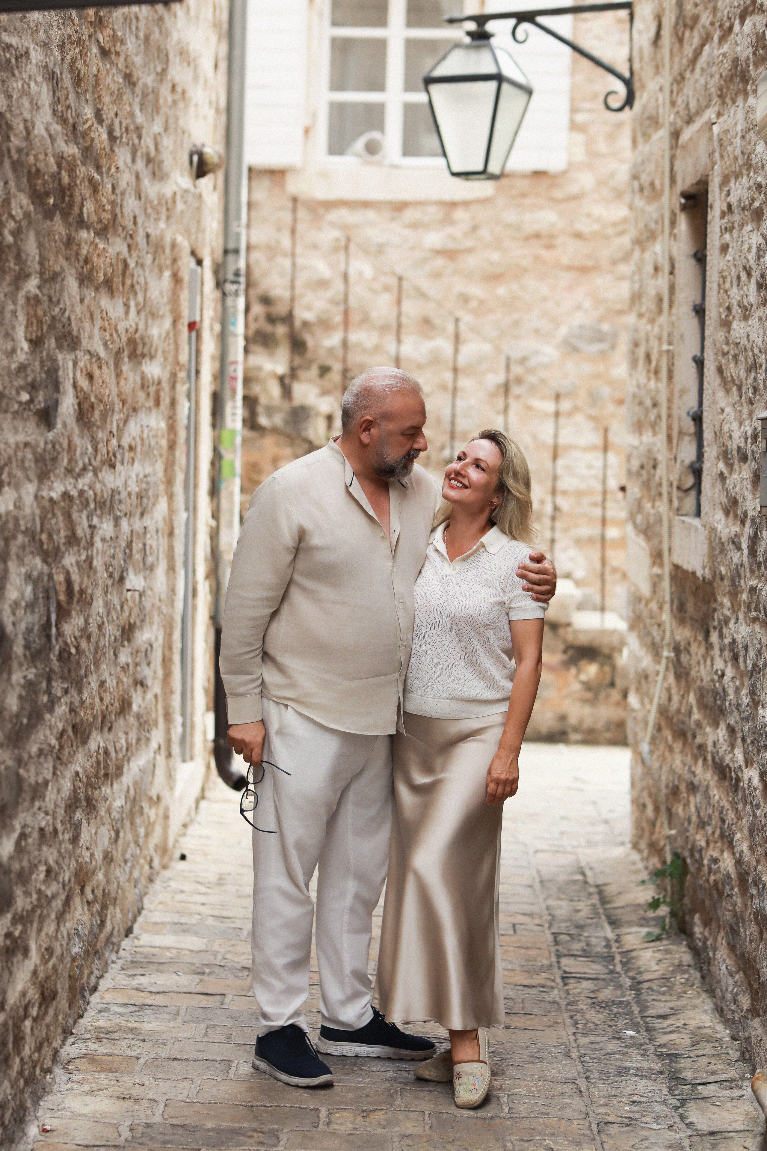 Family Walk in Budva Old Town. Фотограф в Черногории Валерия Комар