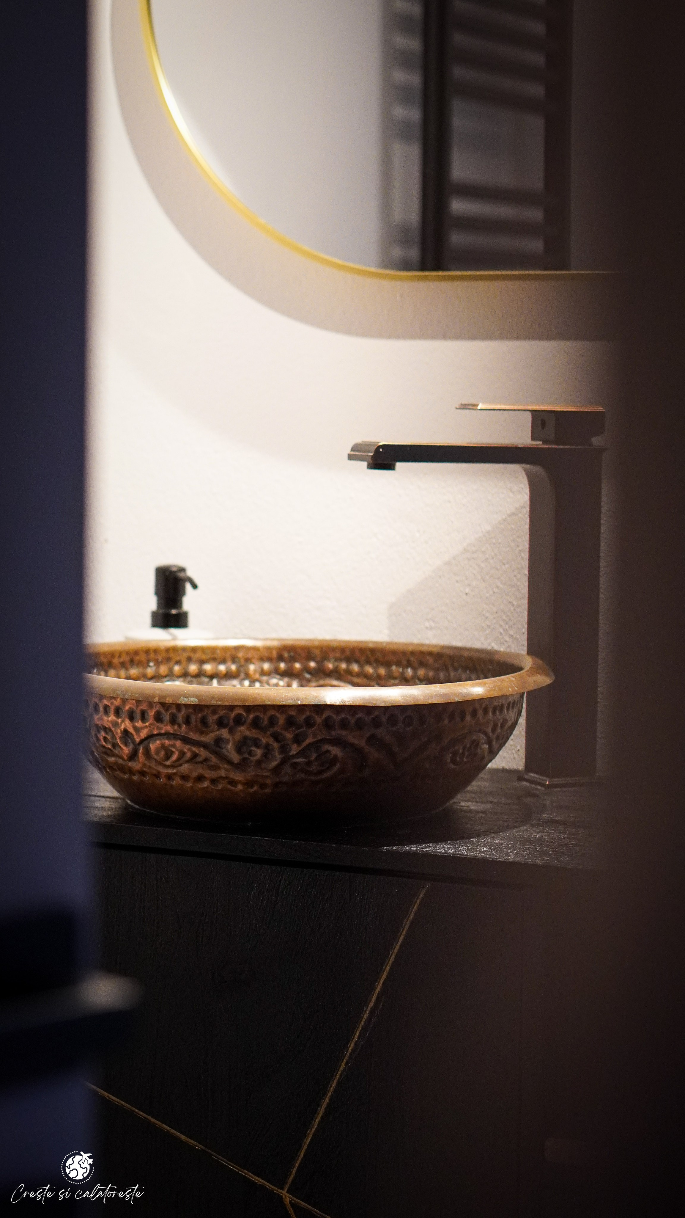 Bransilvania. Creste si calatoreste