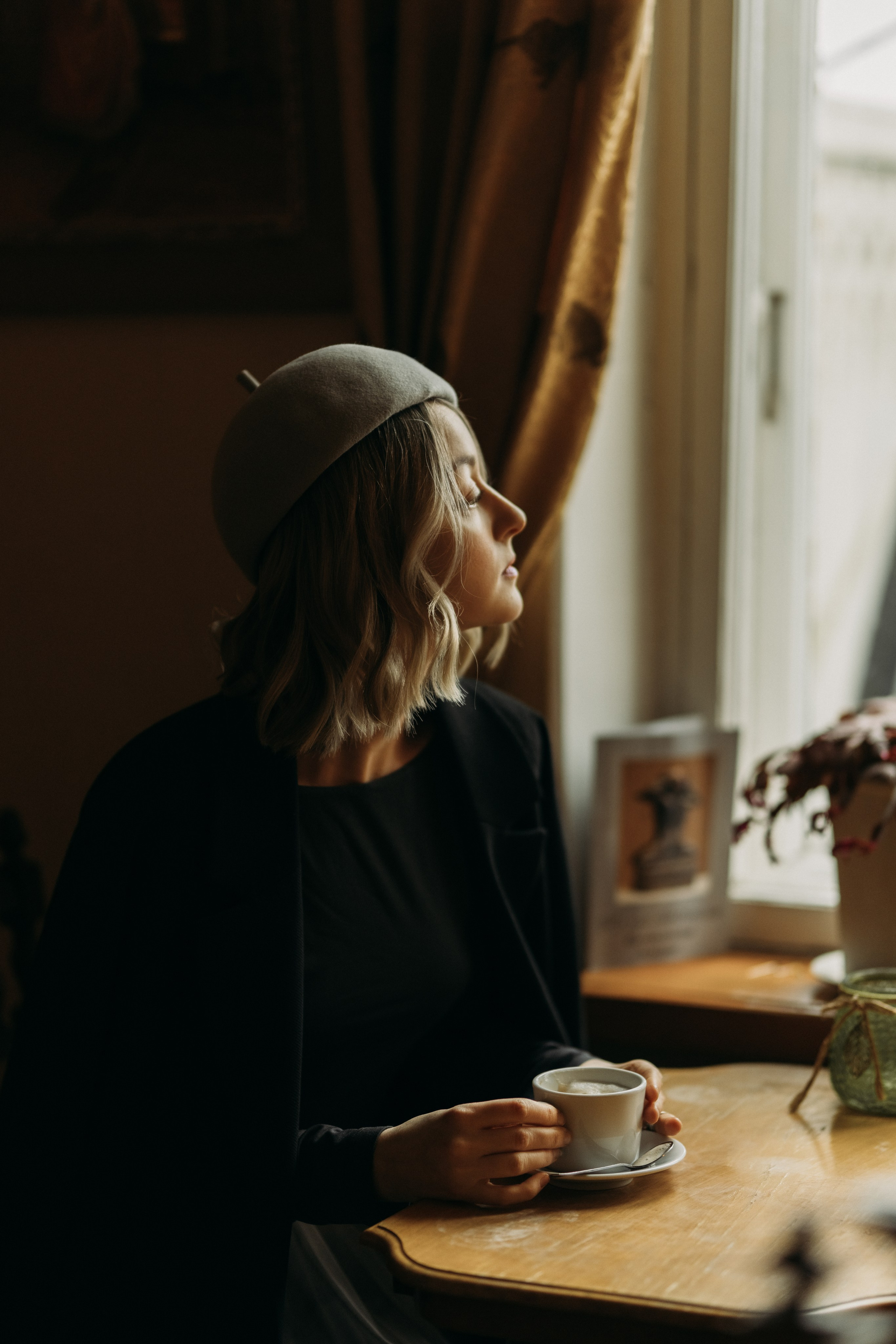 Woman phoshoot. Wedding and potrait photographer in Helsinki Vickan O