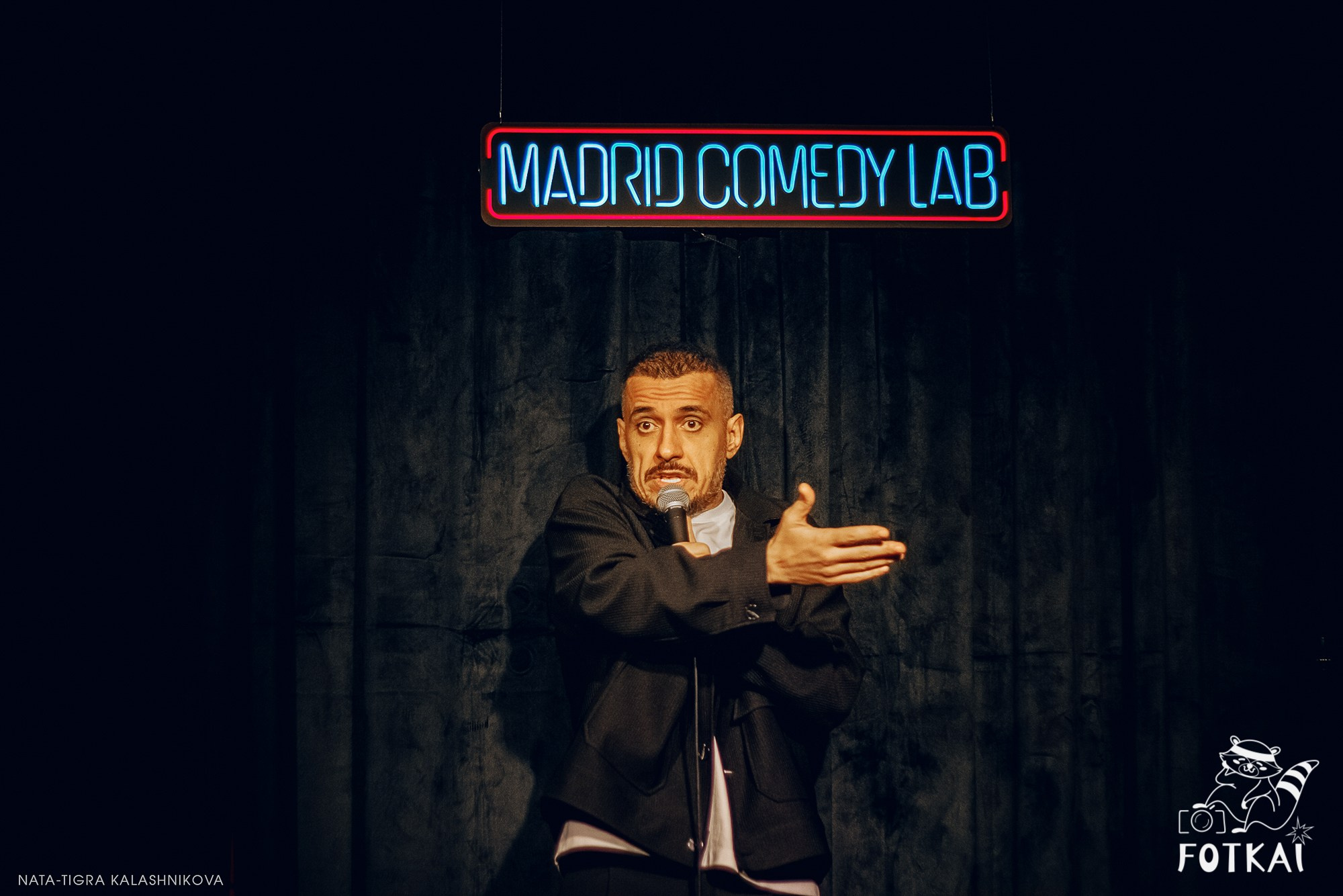 Eduard Matsaberidze en Madrid 14 de febrero 2026 — fotos del show de stand-up | FOTKAI