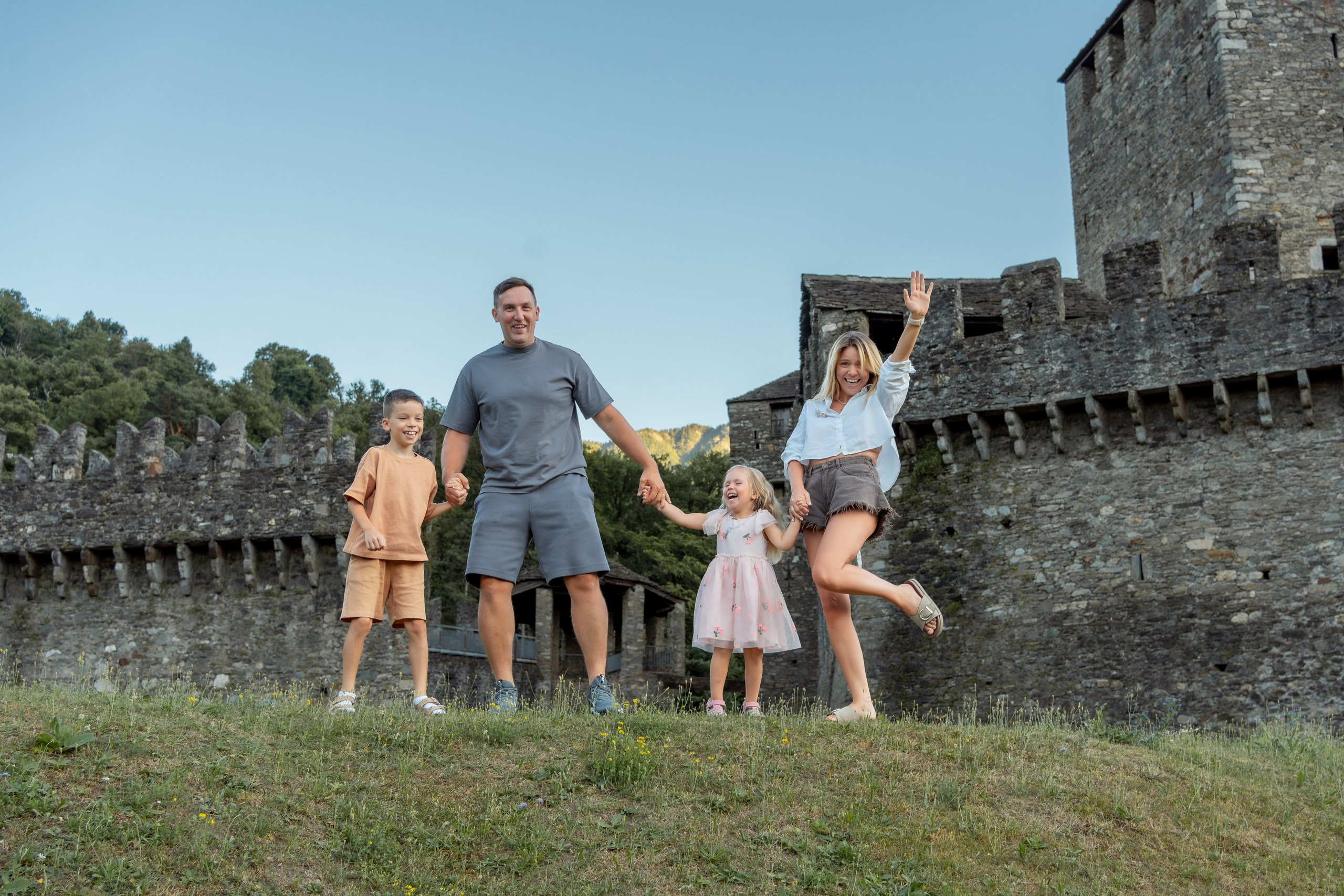 Sesión familiar con vistas a Bellinzona. Fotógrafa en Calafell y Barcelona | Elena Medvedeva