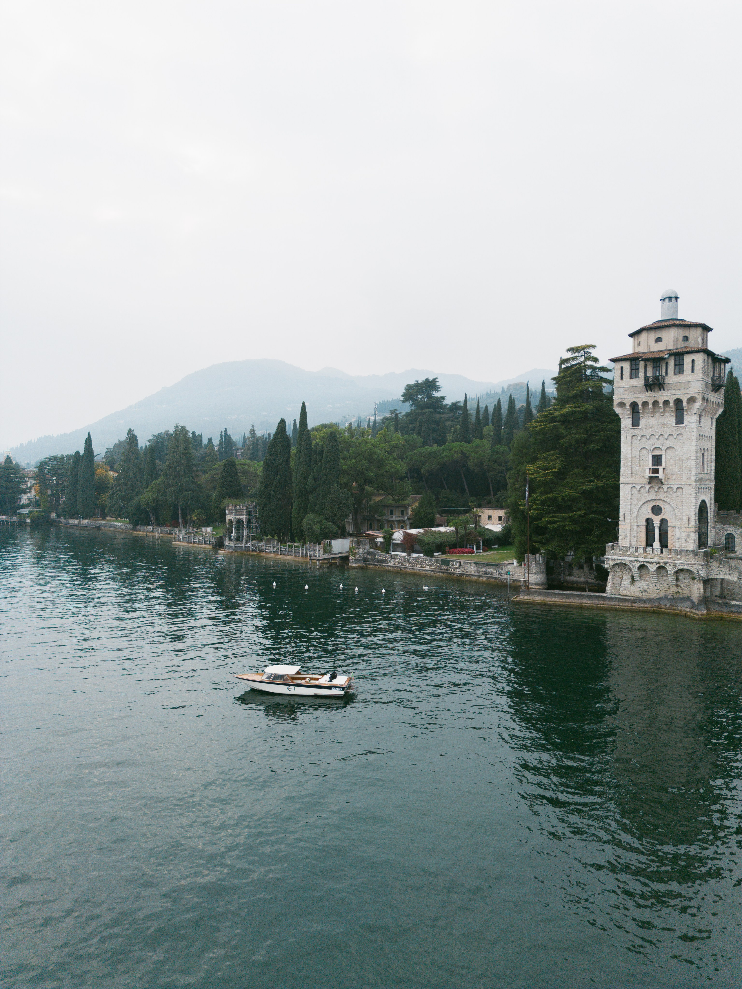 LINDSEY AND ROBERT _LAKE GARDA. PHOTOGRAPHER IN ITALY