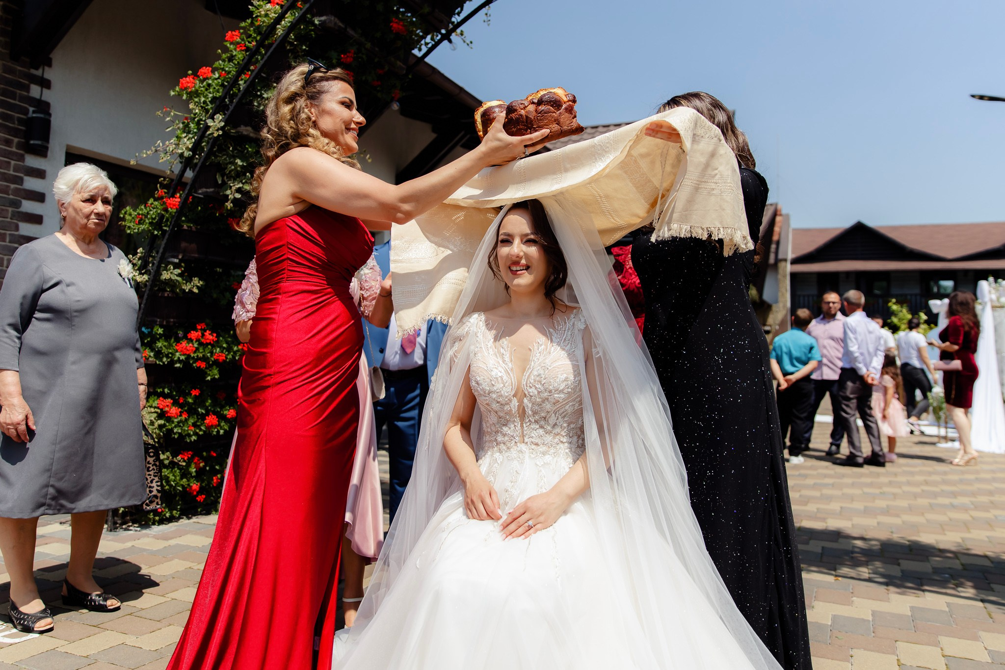 Ioana & Ionuț | Nuntă de poveste la Păstrăvăria Poiana din Mălini județul Suceava. Servicii foto-video profesionale, pentru momente de neuitat