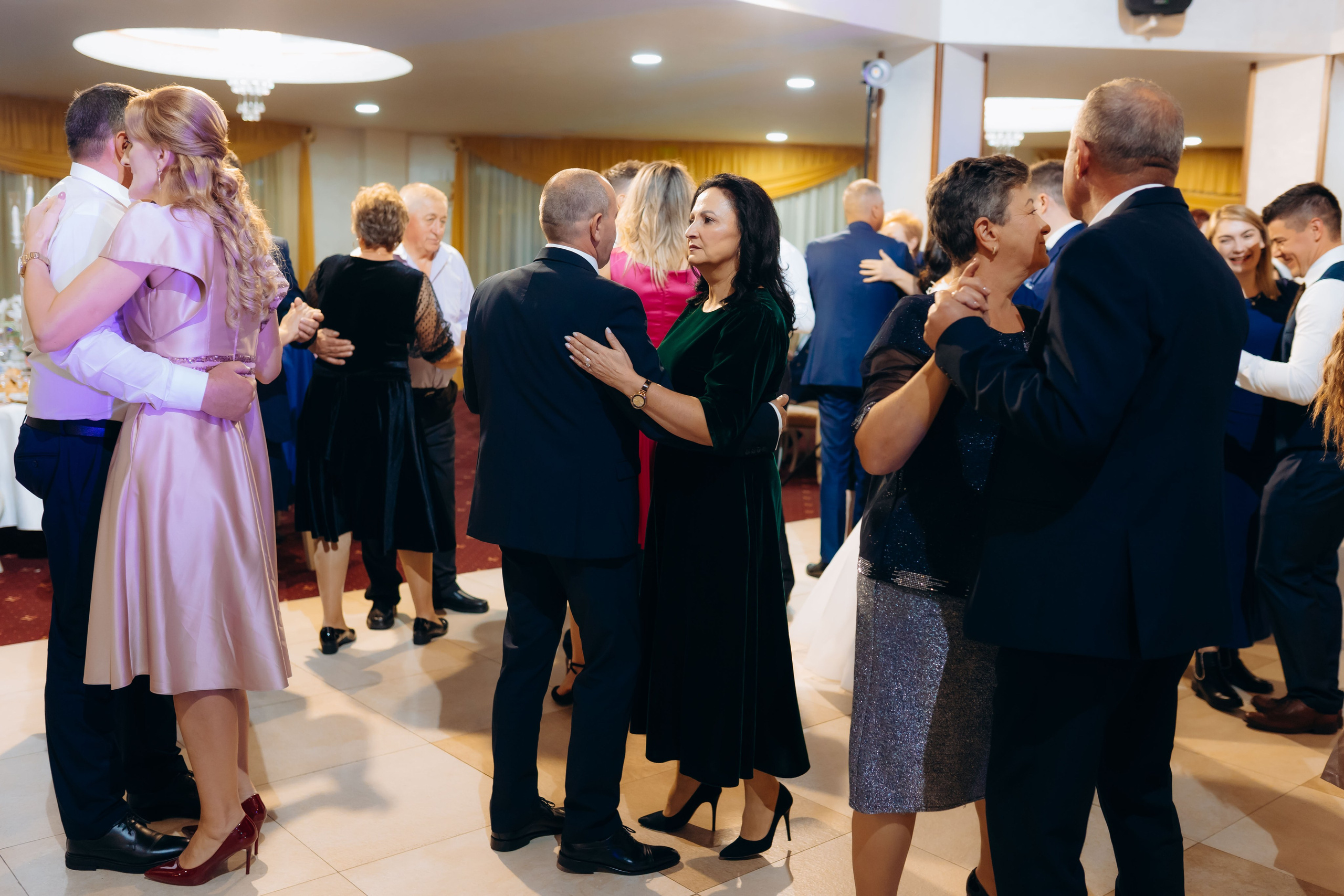 Loredana & Emilian – Ziua Nunții | Videografie - fotografie Botez Suceava, Iași, Botoșani. Servicii foto-video profesionale, pentru momente de neuitat