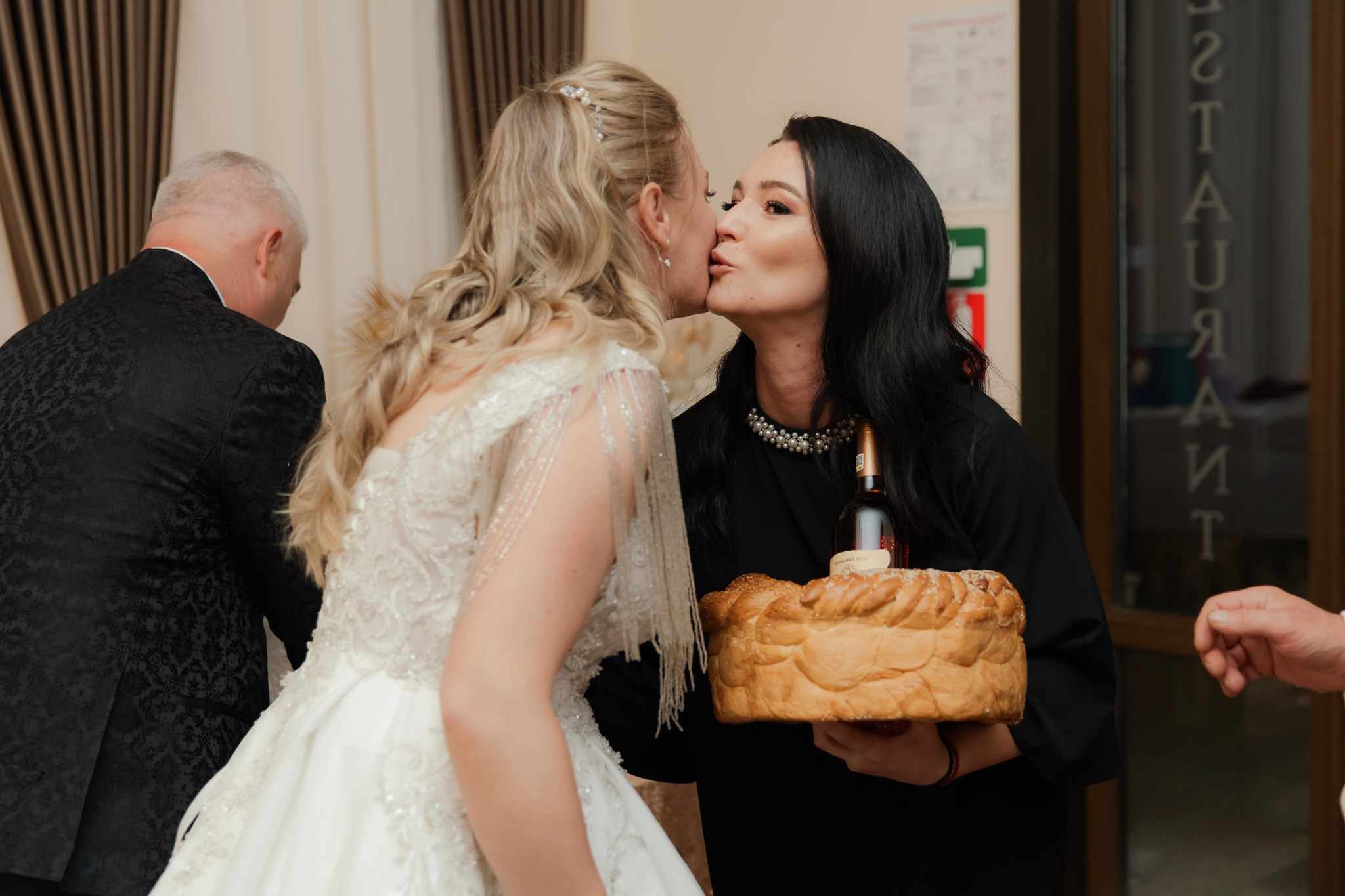 Mihai & Oana. Servicii foto-video profesionale, pentru momente de neuitat