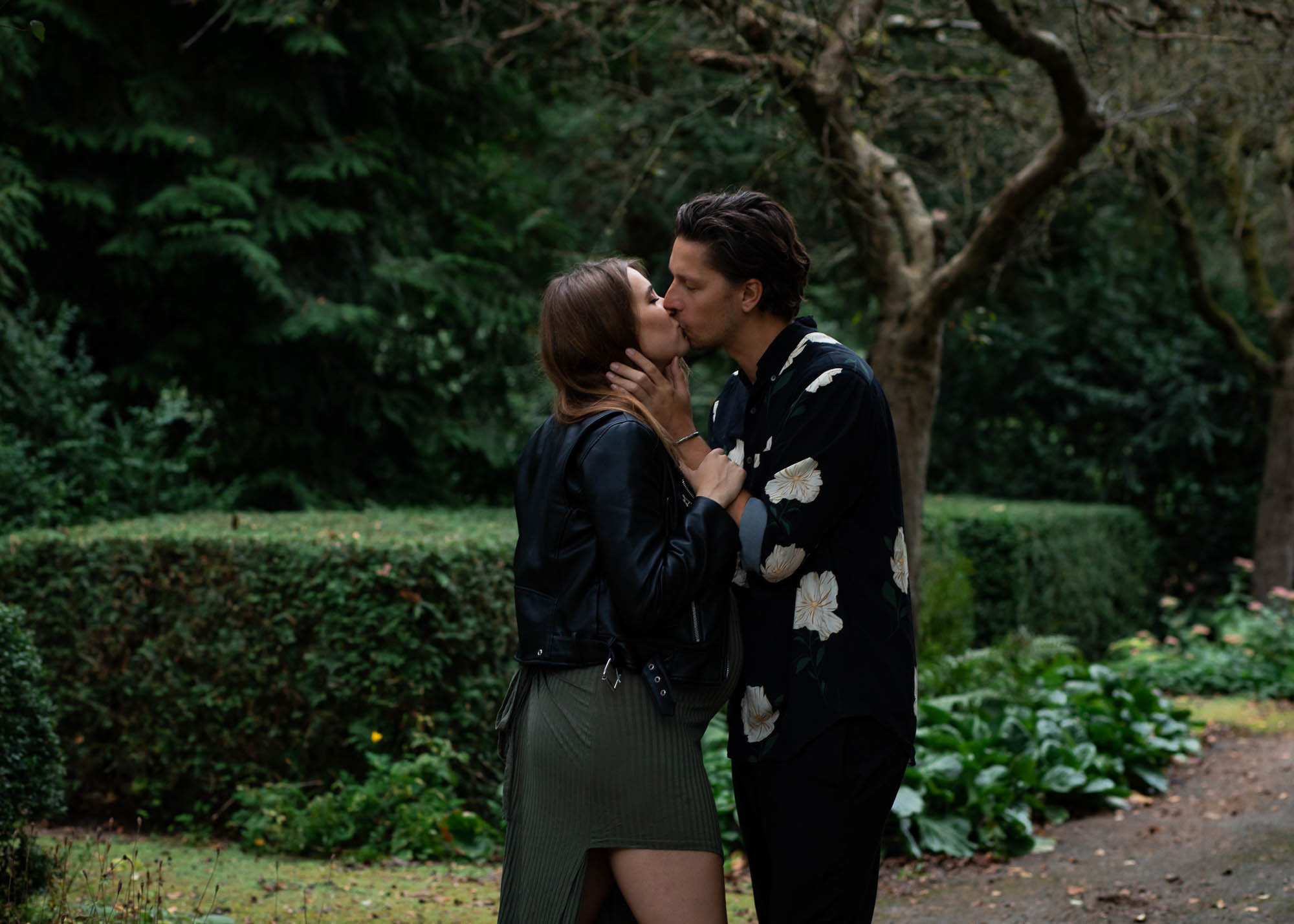 Bispebjerg park. Professional wedding photographer in Copenhagen, Denmark — Julia Byron