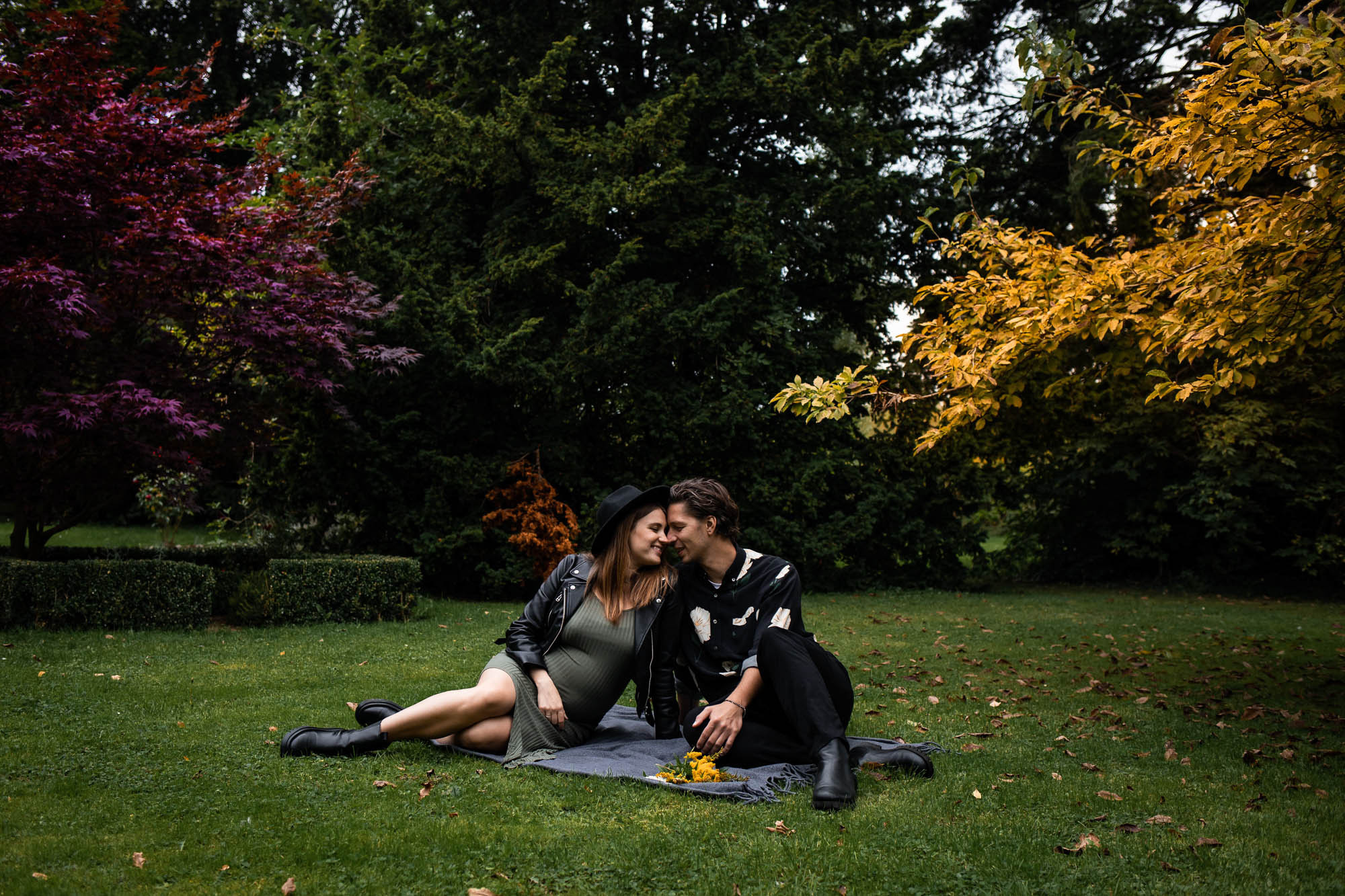 Bispebjerg park. Professional wedding photographer in Copenhagen, Denmark — Julia Byron