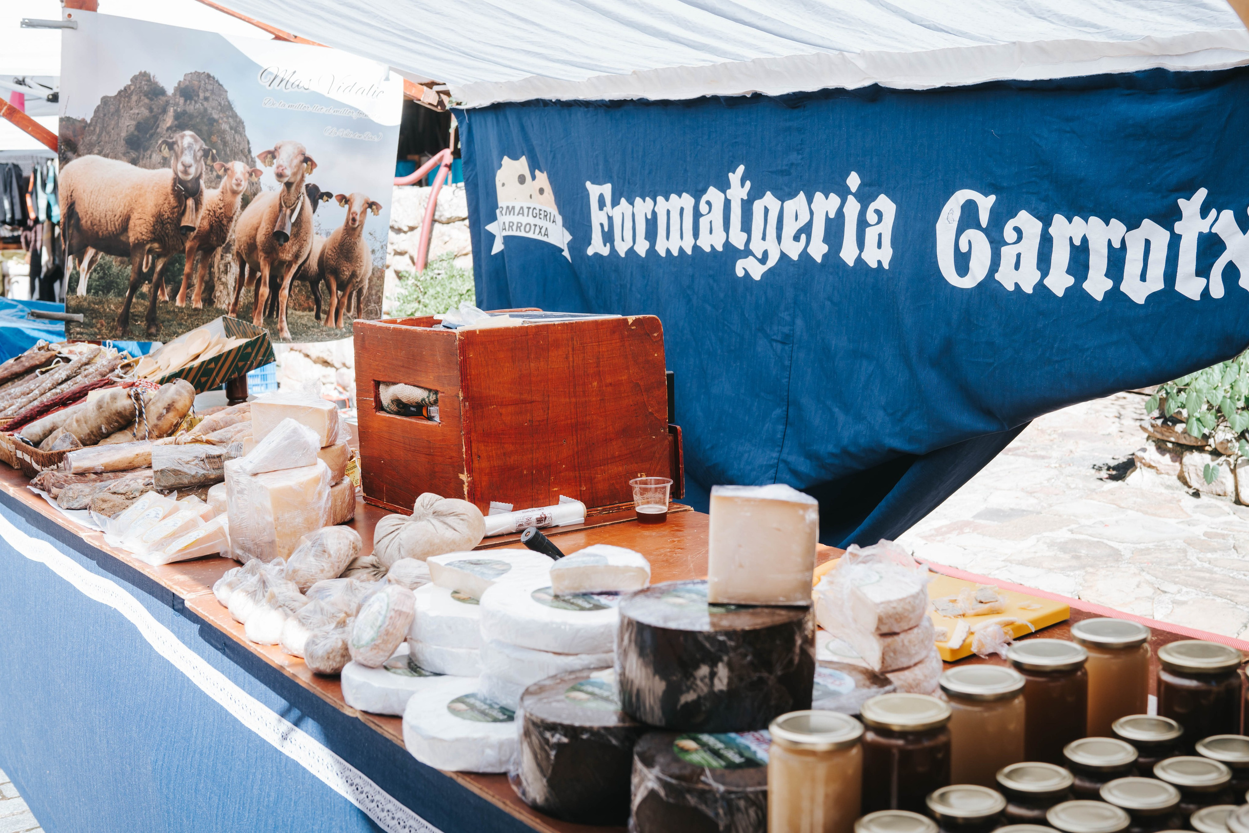 Mercadillo, La Pobleta de Bellveí. Alba del Norte Studio