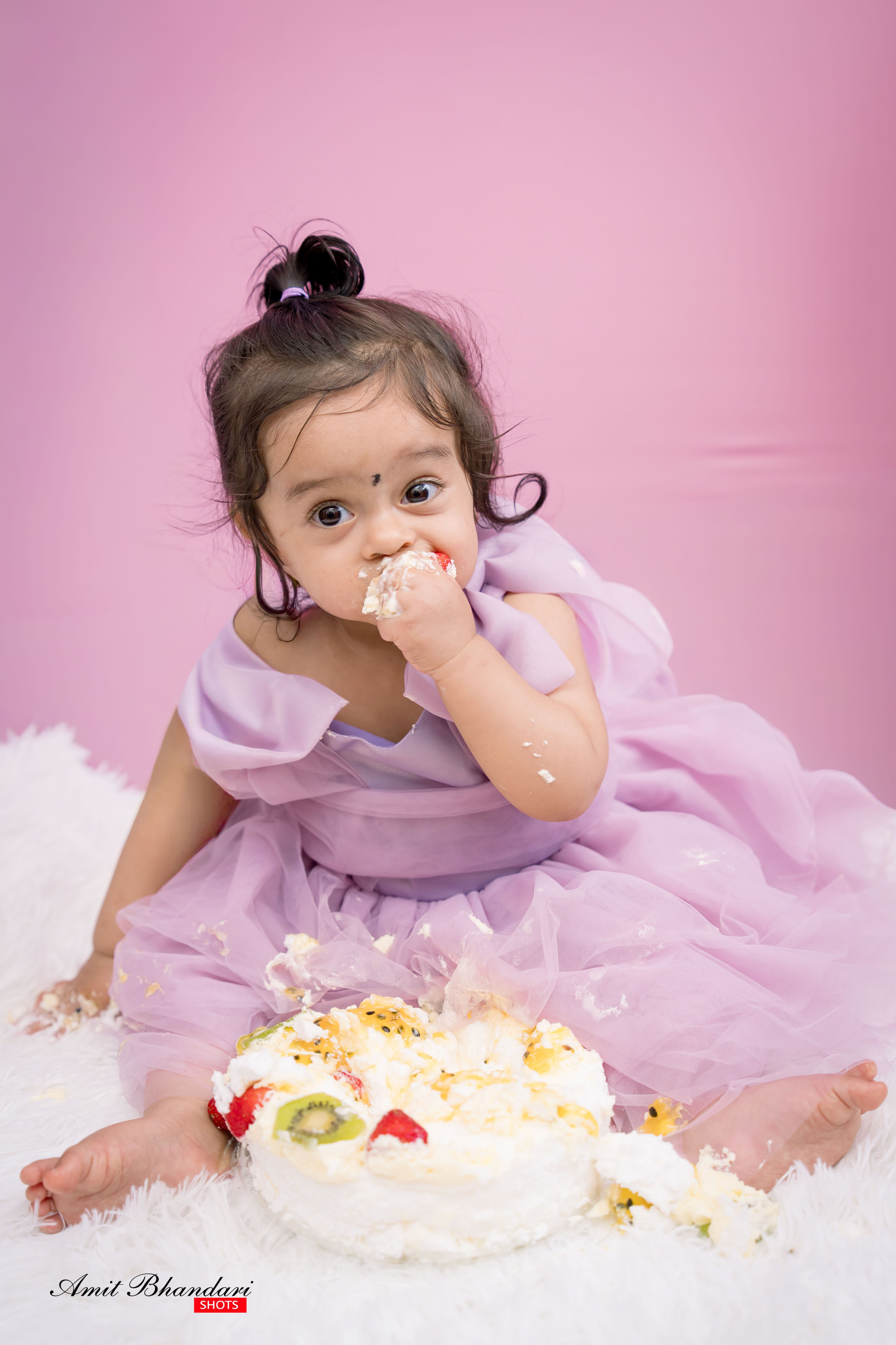 Yuhana’s Cake Smash Session. Freelance Photographer in Newcastle & Central Coast