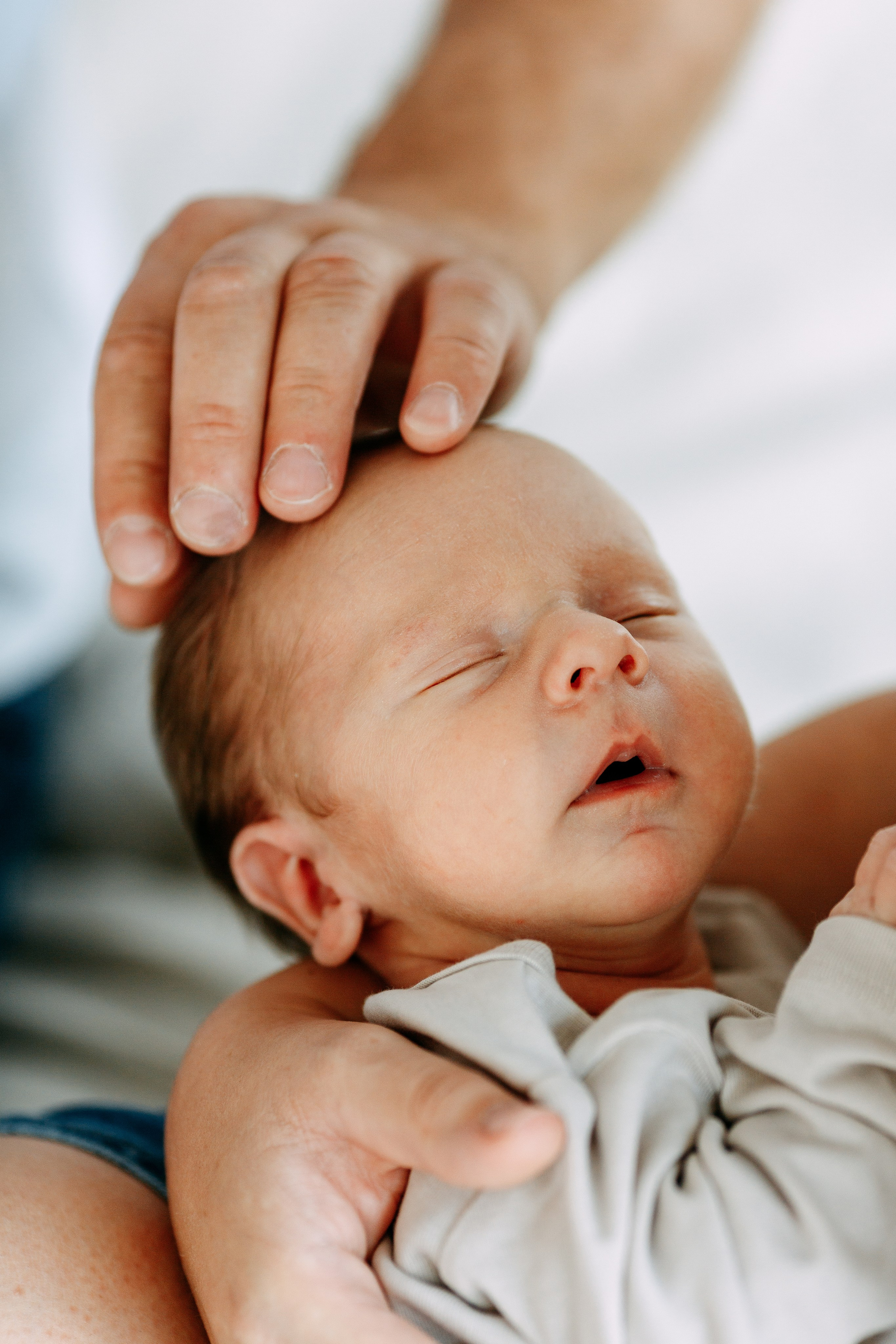 Neugeborene. Professionele fotografin in Münsingen Olesia Wegele