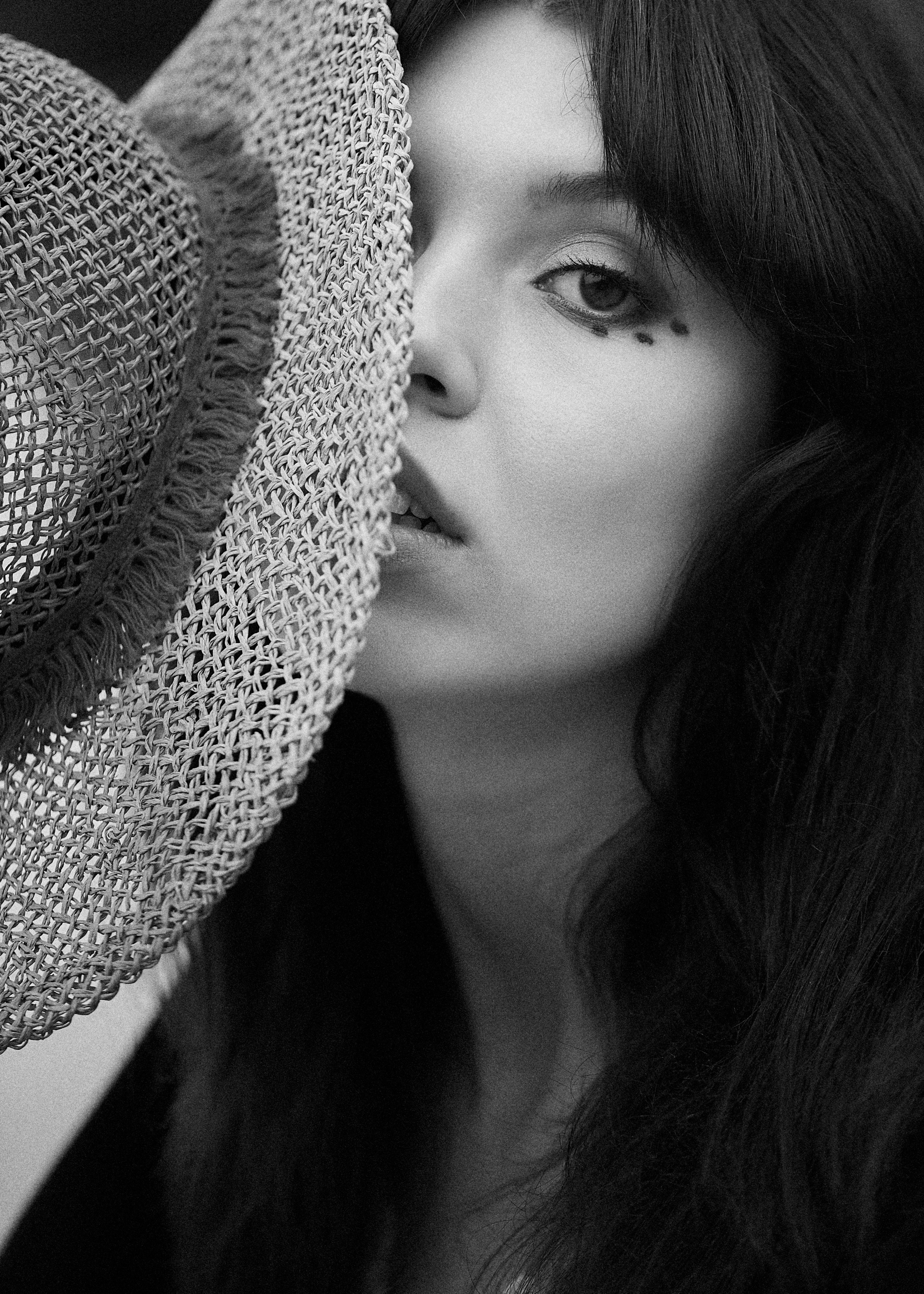 Black and white portrait photography in Berlin — Professionelle Schwarz-Weiß-Porträtfotografie in Berlin | Портретная фотография в Берлине | Профессиональная чёрно-белая портретная съёмка в Берлине