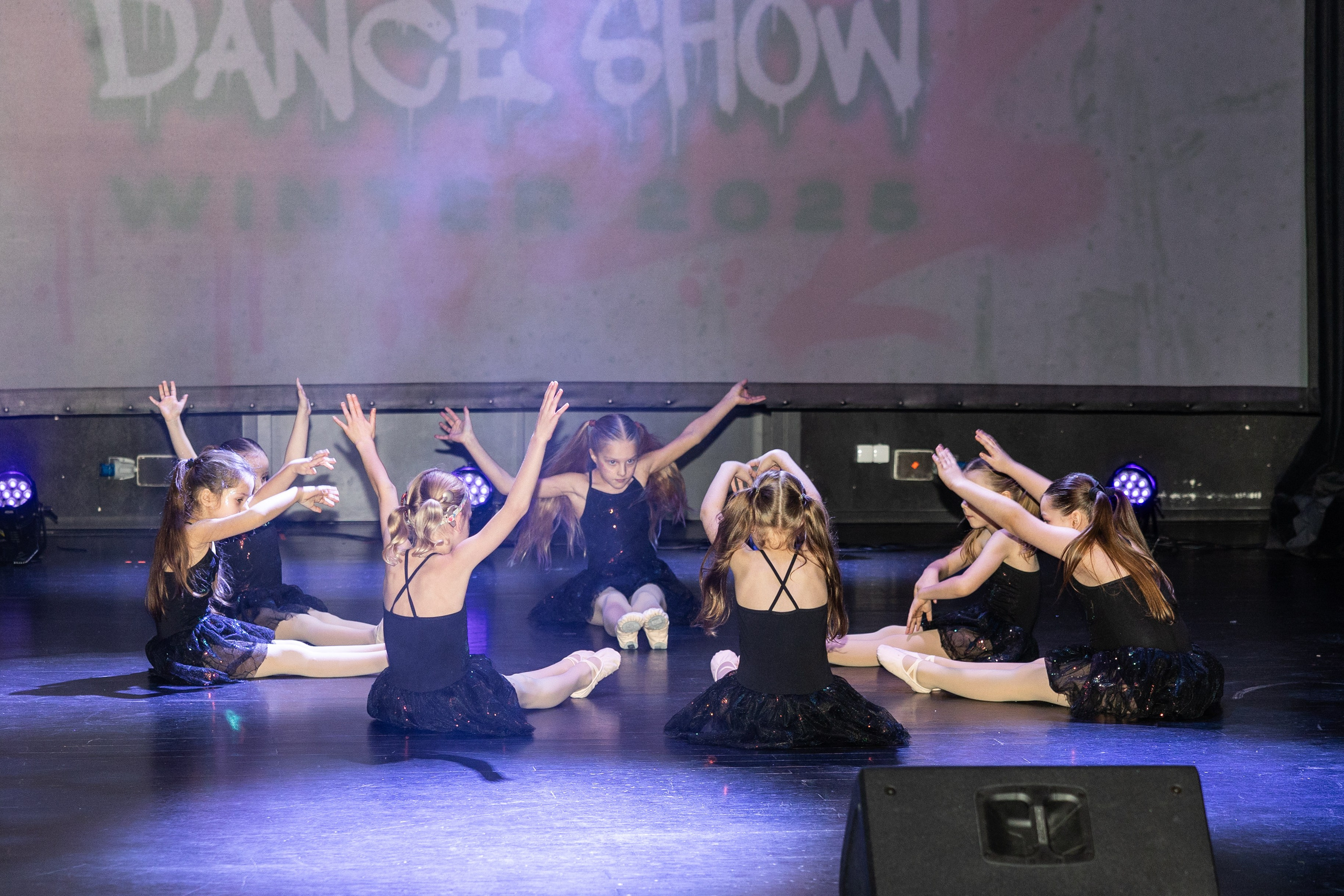 LEO DANCE SHOW WINTER 2025. Семейный и детский фотограф в Варшаве Мила Бобровская