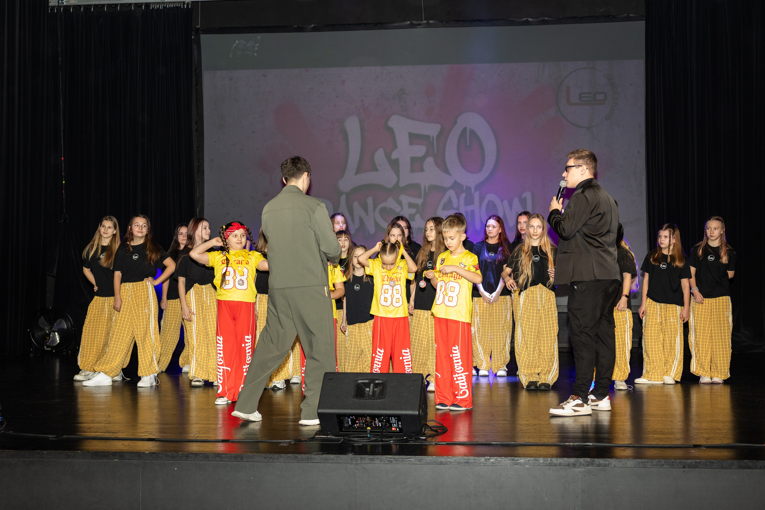 LEO DANCE SHOW WINTER 2025. Семейный и детский фотограф в Варшаве Мила Бобровская