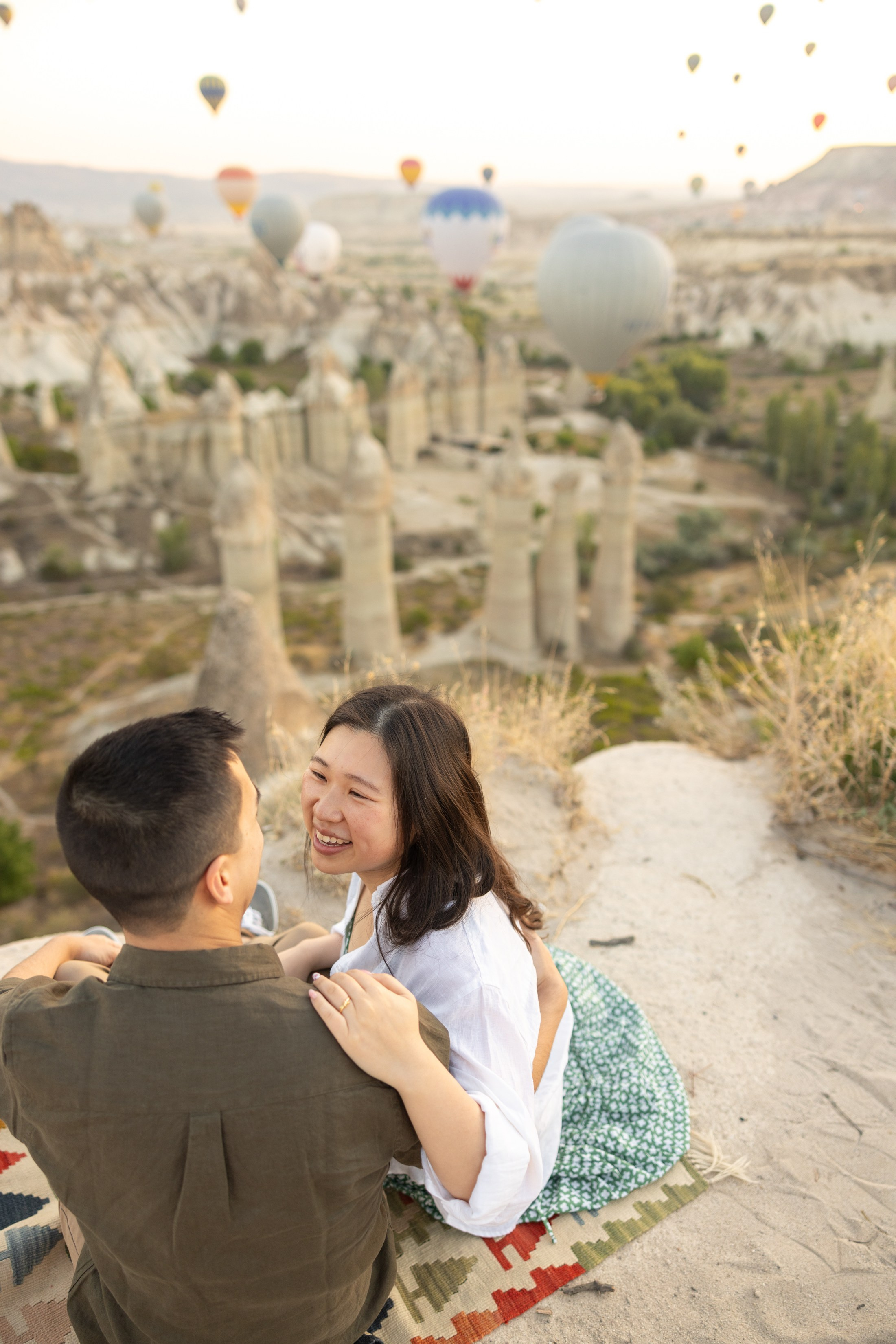 Romantic Love Story Photoshoot with Hot Air Balloons in Cappadocia. Julia Ganch I Fashion Wedding Photography I Cappadocia Turkey