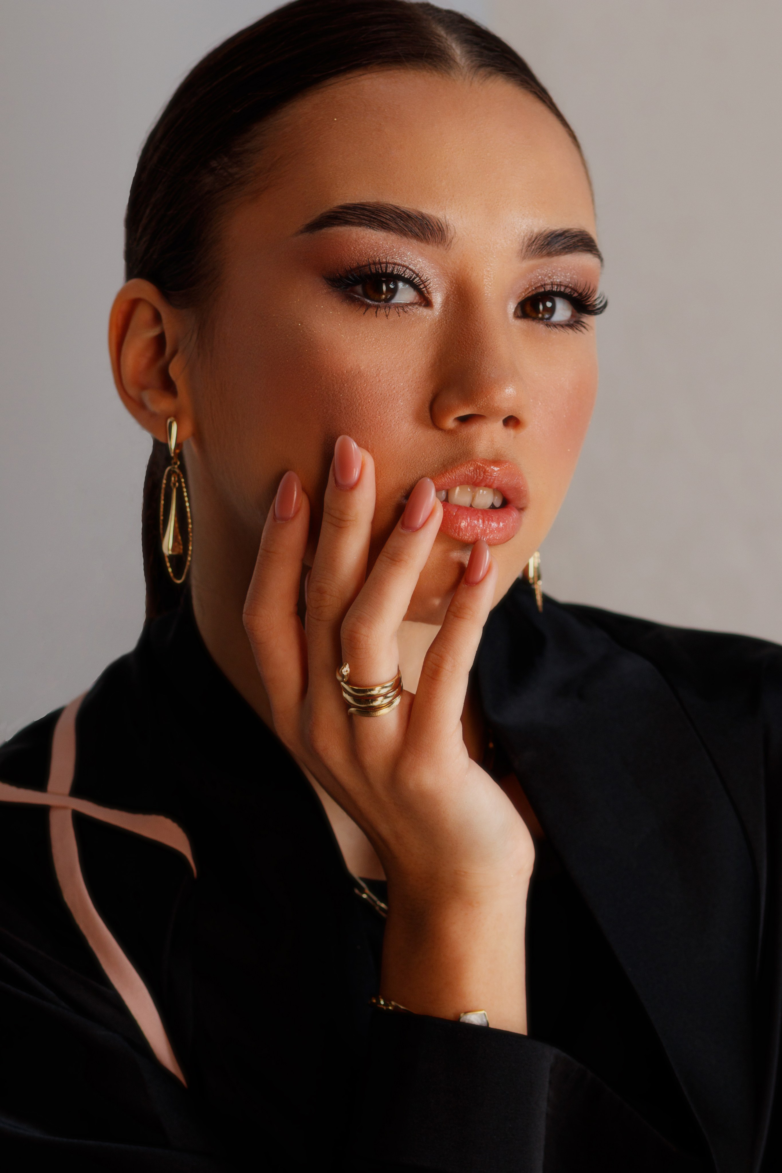 Сьемка для ювелирного бренда. Портретный фотограф Нигинахон Исматуллаева в Ташкенте