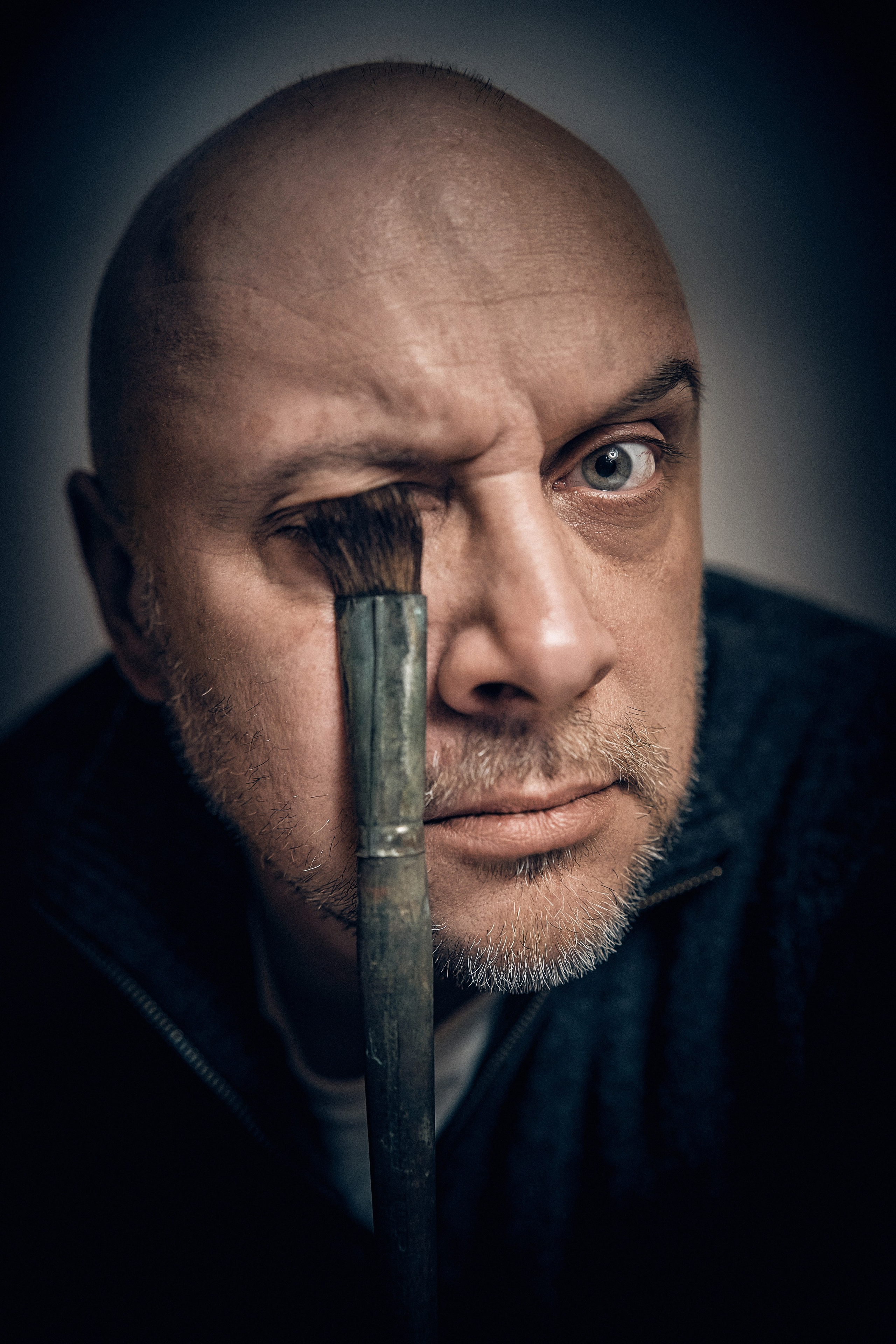 Portret Malarza - Simeon Genew - Portrety w studio - Fotograf i wideograf Andriej Szypiłow