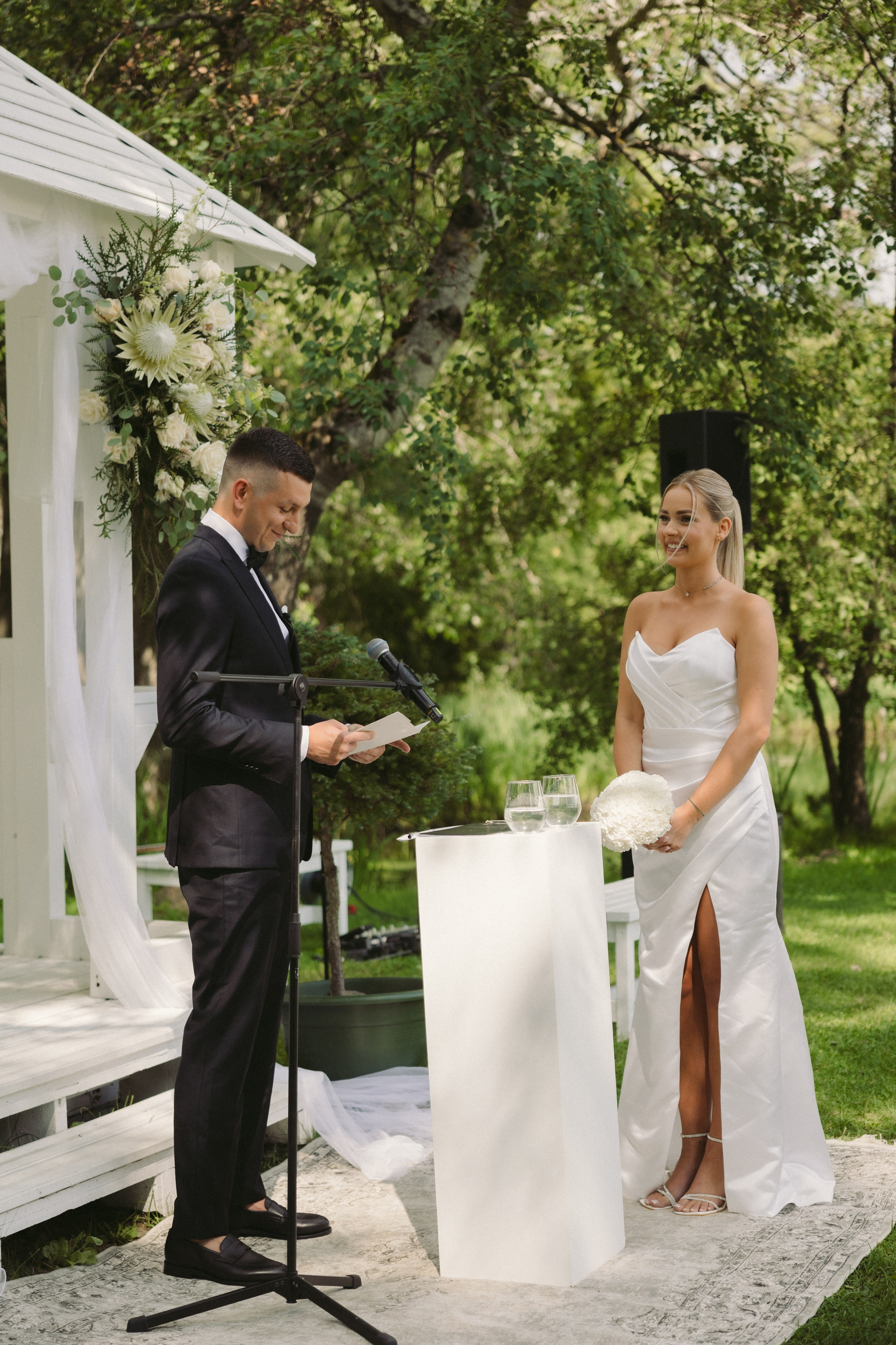 Ieva ir Martynas | Vestuvės Kauno botanikos sode. Vestuvių ir šeimų fotografė Lena Bondarenko / belove photo