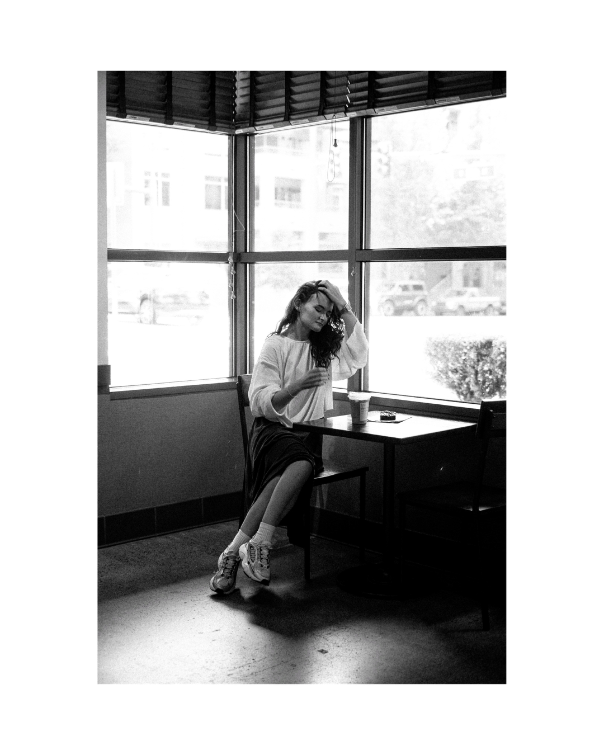 In the Quiet of City Chaos. Family photographer Oregon — Washington