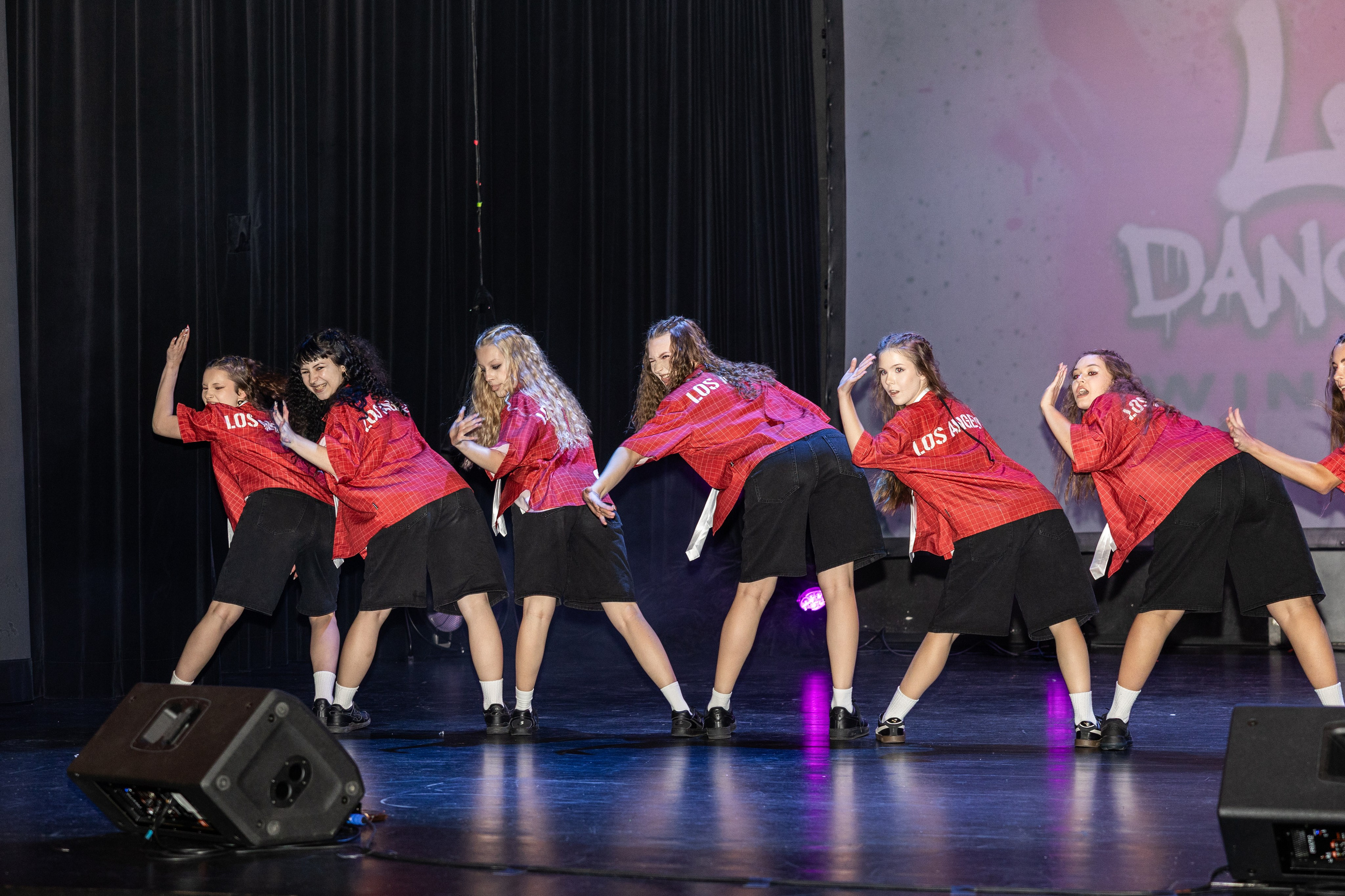 LEO DANCE SHOW WINTER 2025. Семейный и детский фотограф в Варшаве Мила Бобровская