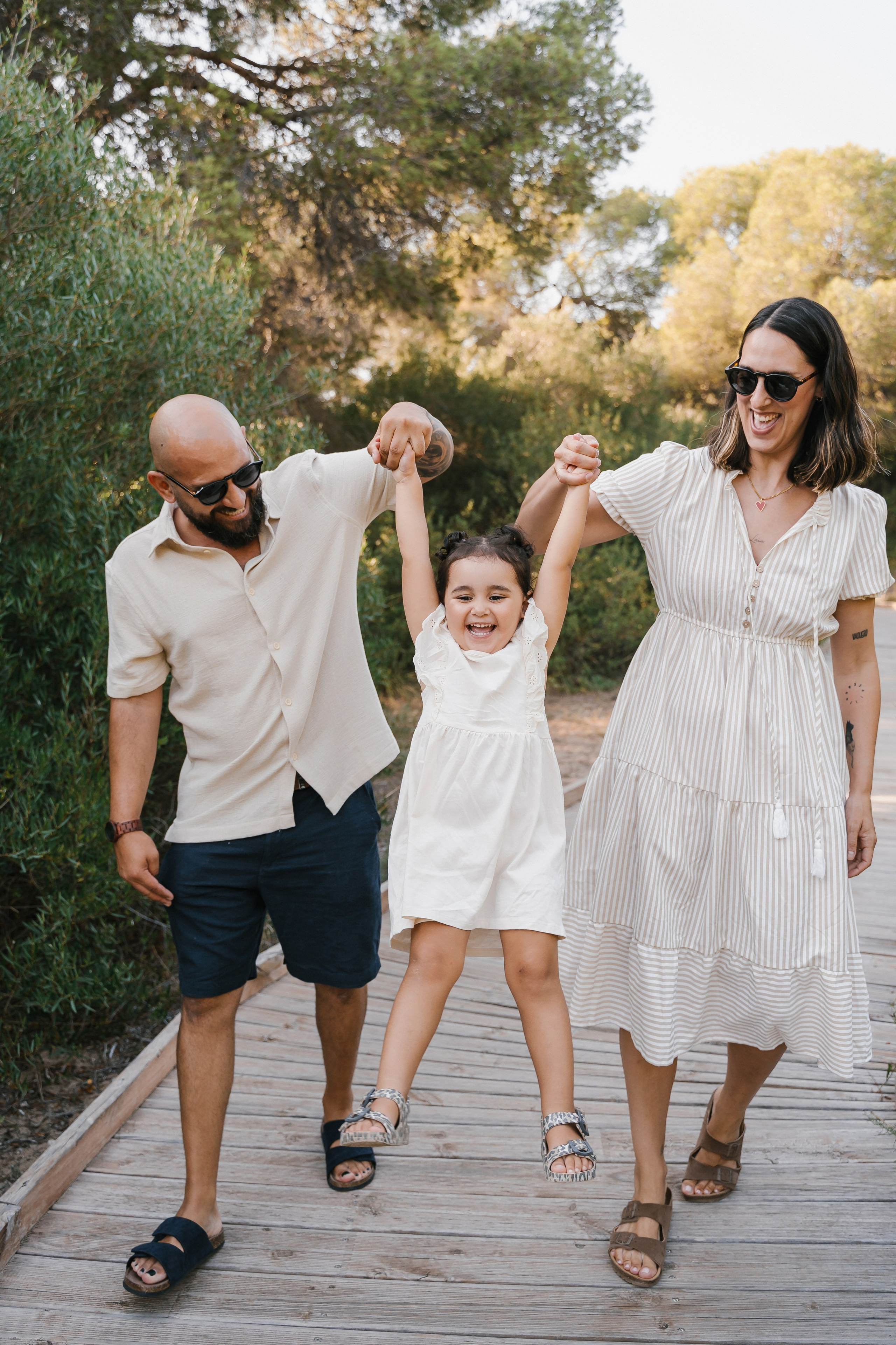 Rebeca, Roman y Laia. Fotógrafa de bodas y familias en España, Valencia: Nadia ProFoto