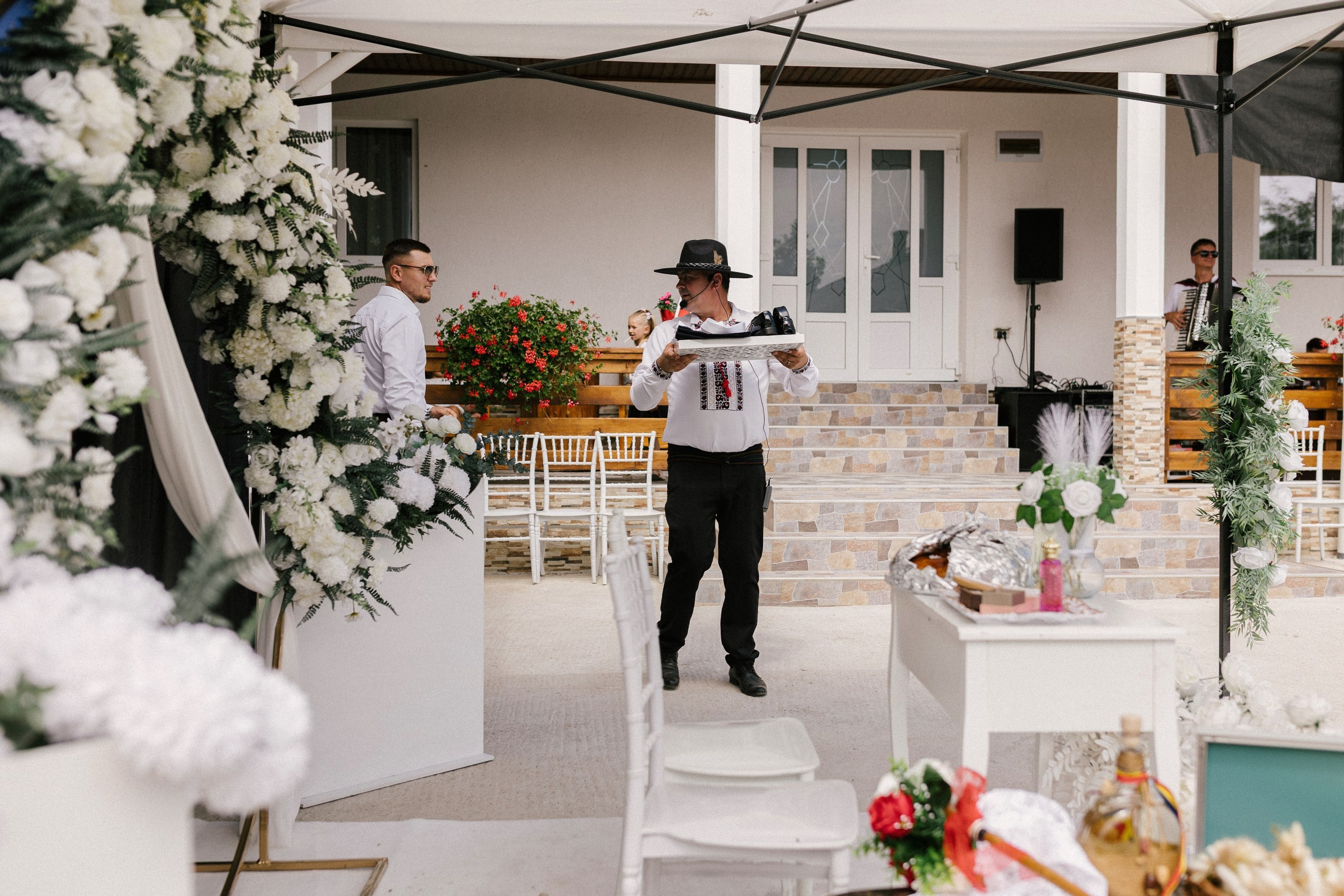 1. Mireasa Adriana în timpul pregătirilor de nuntă în Tudora Botoșani2. Costumul mirelui Ionuț fotografiat artistic în ziua nunții3. Prietenii mirelui la tradițiile de nuntă în Tudora4. Bărbieritul mirelui în cadrul obiceiurilor tradiționale de nuntă5. Fotografii de familie la biserică în ziua nunții6. Portret de familie cu mirii și copilul lor la nunta din Botoșani7. Primul dans al mirilor la Mariage Dor Baisa Botoșani8. Decor elegant de nuntă la Mariage Dor Baisa9. Emoții și tradiții la nunta din Tudora județul Botoșani10. Fotograf profesionist de nuntă în Botoșani surprinzând momente autentice - otograf-nunta-botosanifotograf-evenimente-botosanifotograf-profesionist-botosanifotograf-nunta-tudoranunta-tudora-botosanisedinta-foto-nunta-botosanipoze-nunta-botosanifotografii-nunta-tudorafotograf-cununie-religioasa-botosanibiserica-sfintii-imparati-constantin-si-elena-tudoramariage-dor-baisa-botosanirestaurant-nunta-botosanidansul-mirilor-mariage-dorpregatiri-mire-botosanipregatiri-mireasa-botosanitraditii-nunta-moldovaobiceiuri-nunta-tudorafotograf-familie-nunta-botosaniportret-miri-botosanigalerie-foto-nunta-botosanialbum-foto-nunta-botosaninunta-eleganta-botosaninunta-cu-traditii-botosanifotograf-premium-nunta-botosaniservicii-foto-video-botosanipoveste-de-nunta-botosanifotograf-documentar-nuntafotograf-natural-emotionalmiri-ionut-si-adriananunta-autentica-tudora -otograf-nunta-botosanifotograf-nunta-tudoranunta-tudora-botosanifotograf-evenimente-botosanifotograf-profesionist-botosaniservicii-foto-video-botosanigalerie-foto-nunta-botosanialbum-foto-nunta-botosani - nunta-autentica-botosaninunta-cu-traditii-botosanipoveste-de-nunta-botosanifotografii-emotionante-nuntamomente-autentice-nuntafotografie-documentara-nuntafotograf-natural-nunta- pregatiri-miri-tudorabiserica-tudora-botosanicununie-religioasa-tudoramariage-dor-baisa-botosanipetrecere-nunta-botosanivalsul-mirilor-botosani - alino-foto-studio-botosaniionut-si-adriana-nunta-tudorafotograf-alin-chirila-botosani