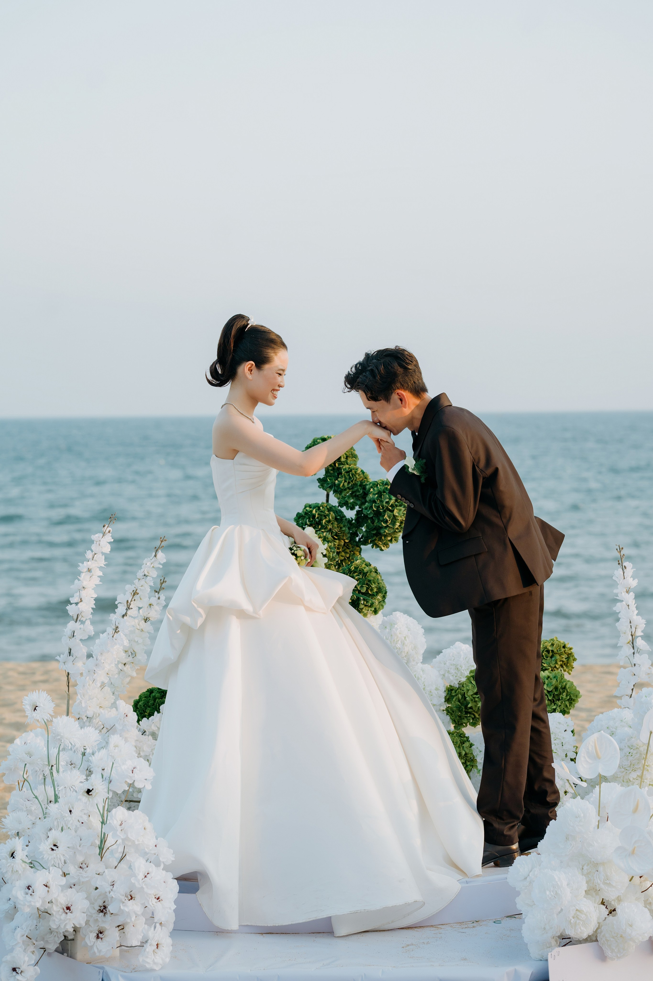 DIEU & THINH/Destination Wedding. Nhiếp ảnh gia đám cưới hàng đầu tại Thành Phố Hồ Chí Minh