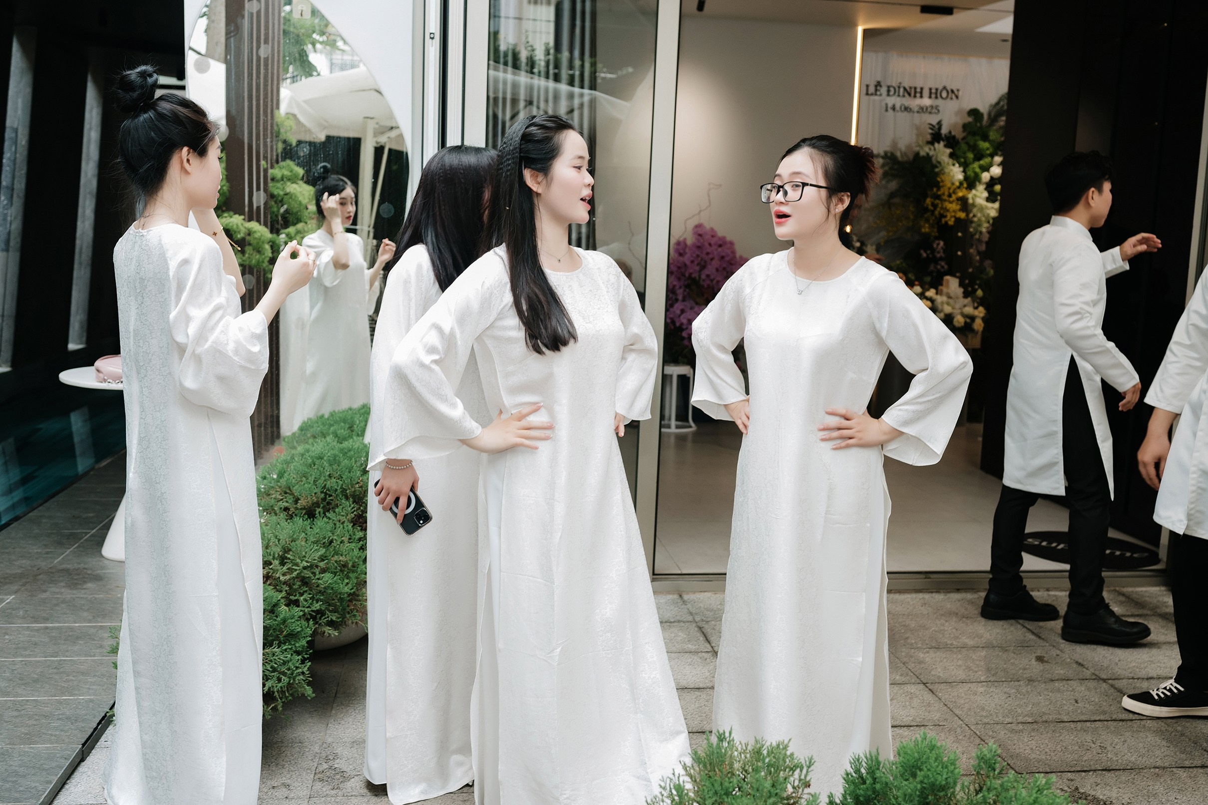 Engagement | NHI + LUAN & LINH + QUY. Saigon Wedding Present | Art Beyond Moments