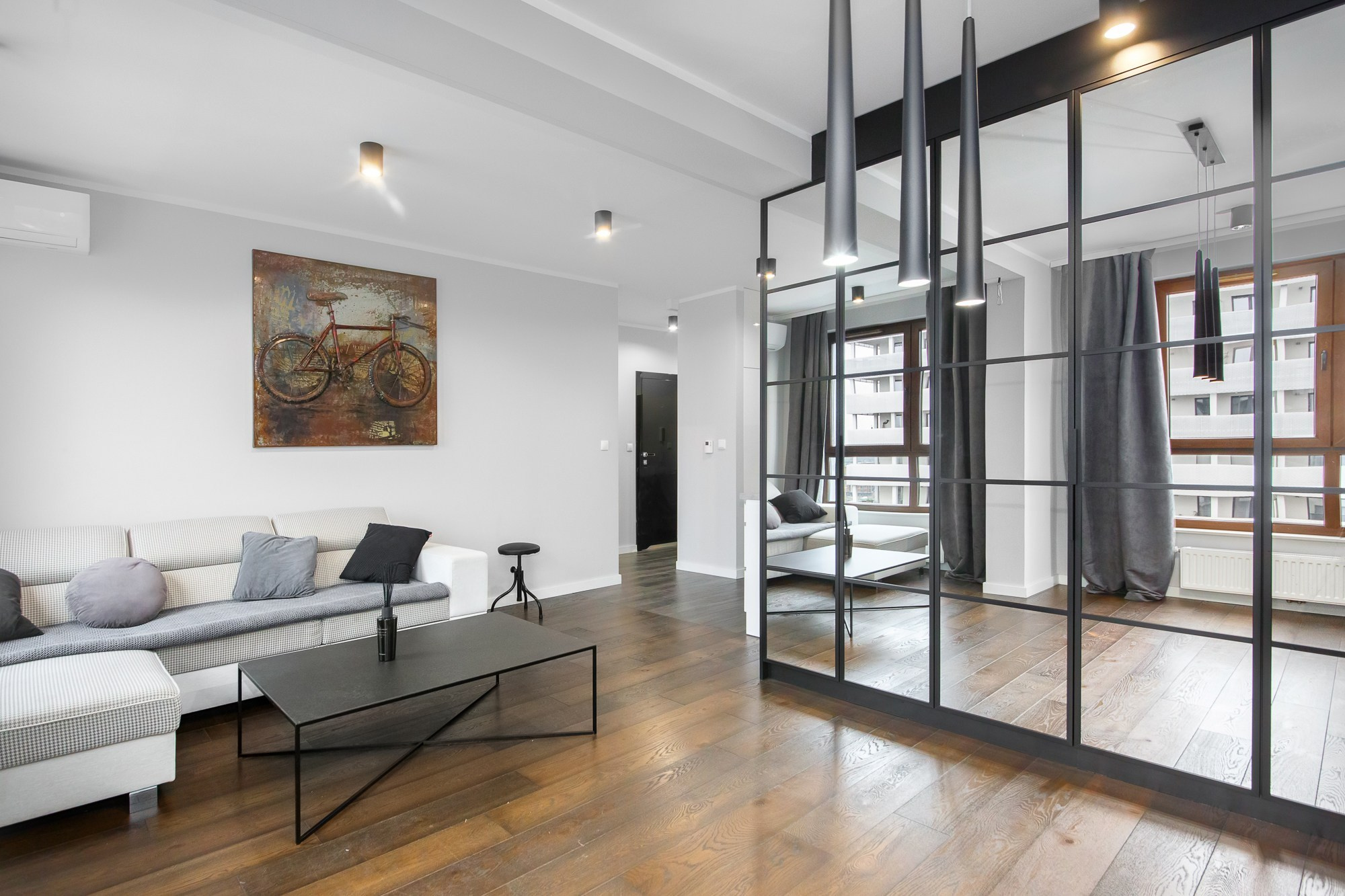 Fotografia nieruchomości, wnętrz, mieszkań, restauracji, biur i apartamentów. Wedding and portrait photographer in Poland Vitali Frozen