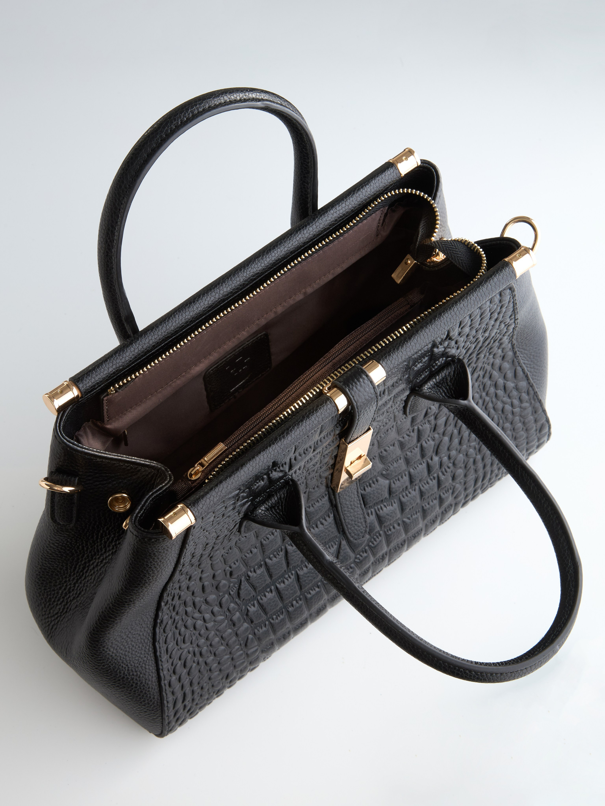 Сумки и кошельки. Предметная фотосъемка в Алматы. Студия фото и видео съемки товаров