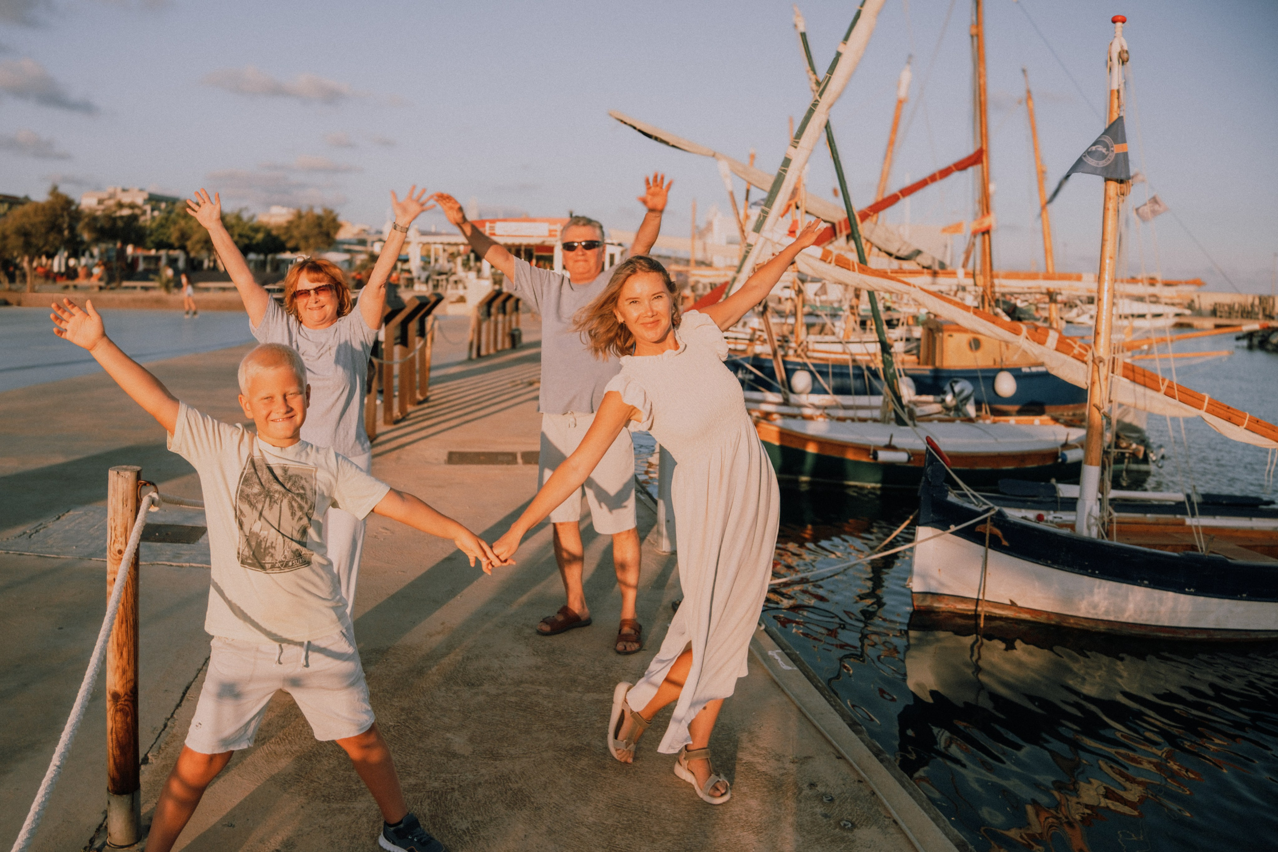 Sesión familiar en la playa. Fotografía profesional en Calafell - Elena Medvedeva