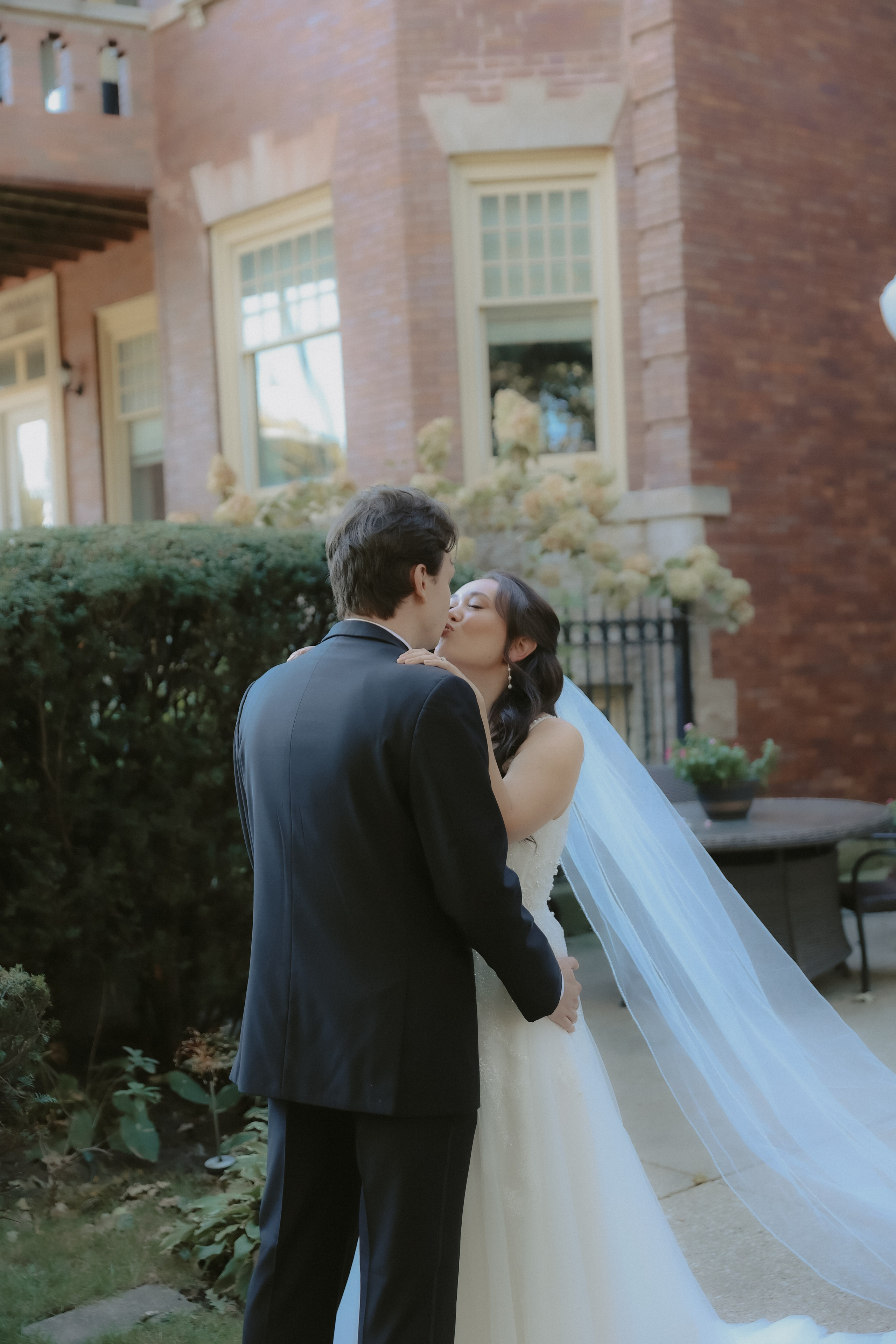 Madison&Otis. Couple photographer in Chicago