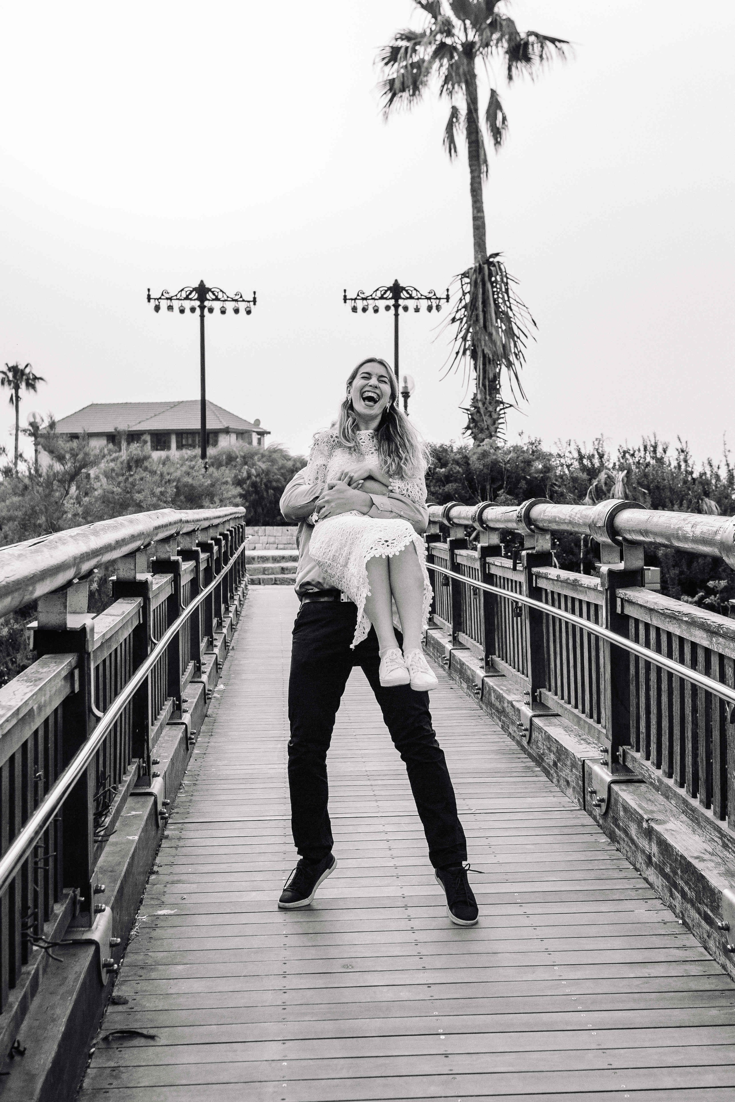 LOVERS IN JAFFO. PHOTOGRAPHER IN ISRAEL