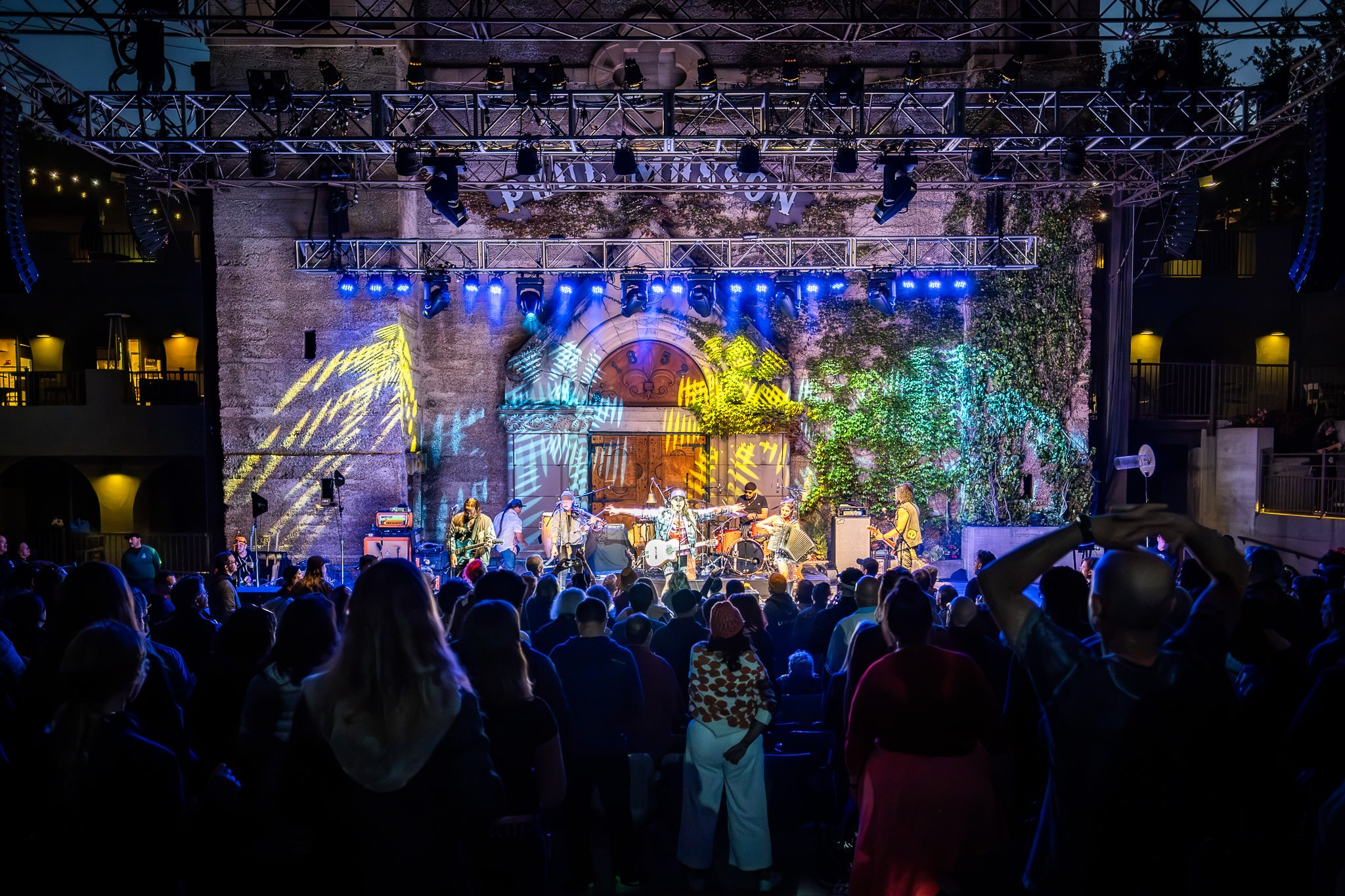 GOGOL BORDELLO / SARATOGA / CA. Reportage concert portrait photography in the San Francisco Bay Area