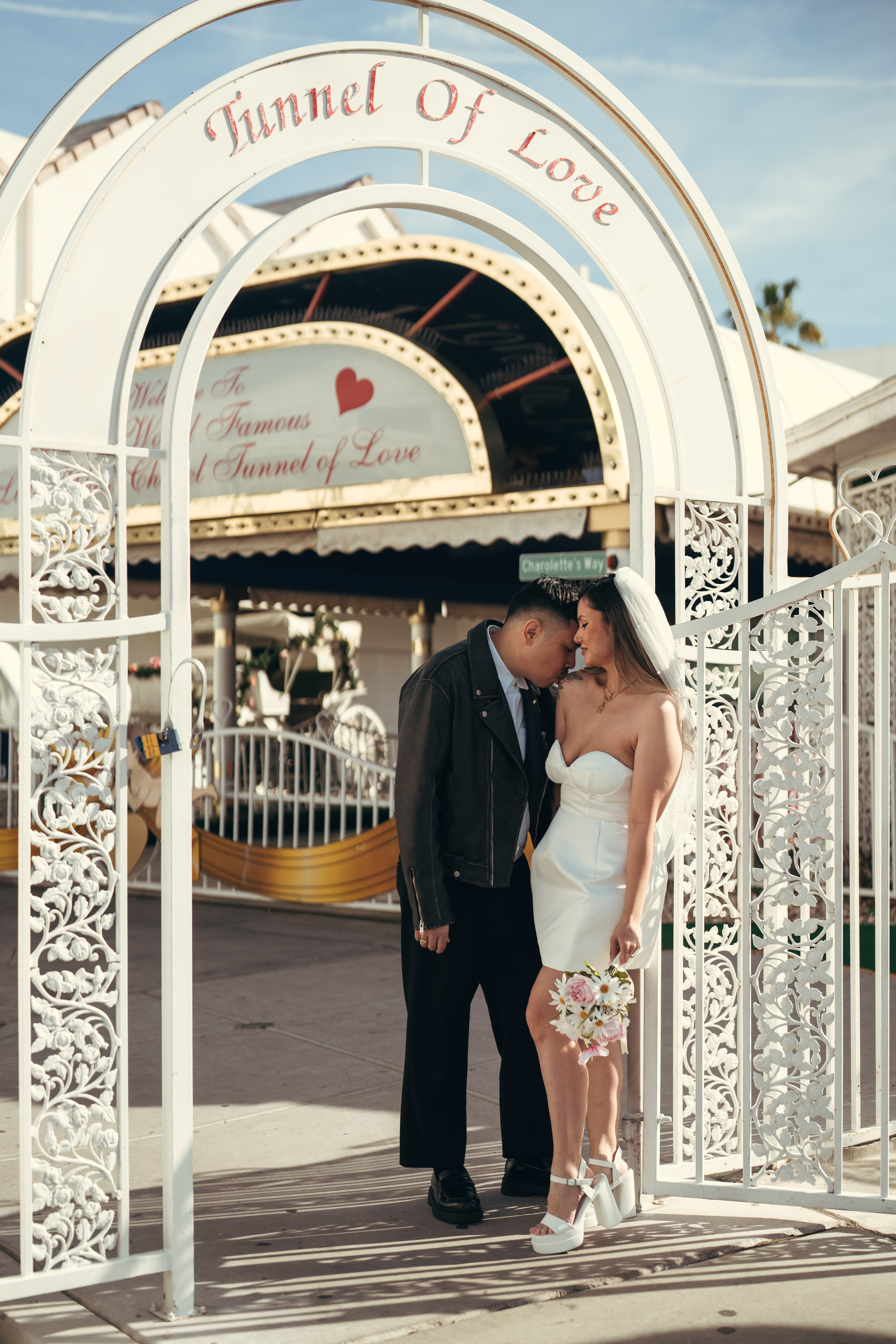 Louise&Harold. Wedding & elopement photographer Viktoriya Kravtsov. Las Vegas