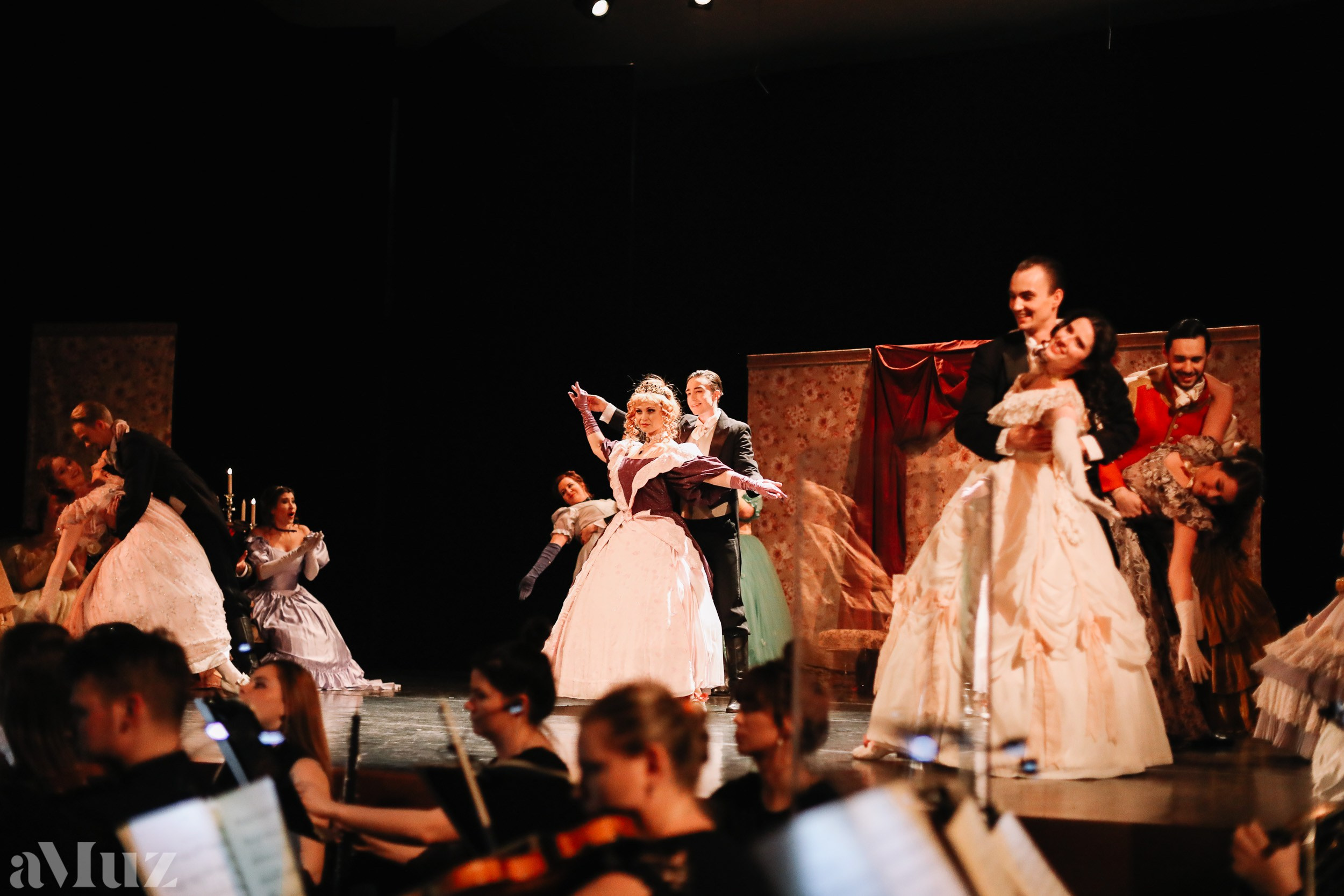 Opera Łąkowa. Fotograf Ślubny Warszawa - Sesje Biznesowe Rodzinne Eventy