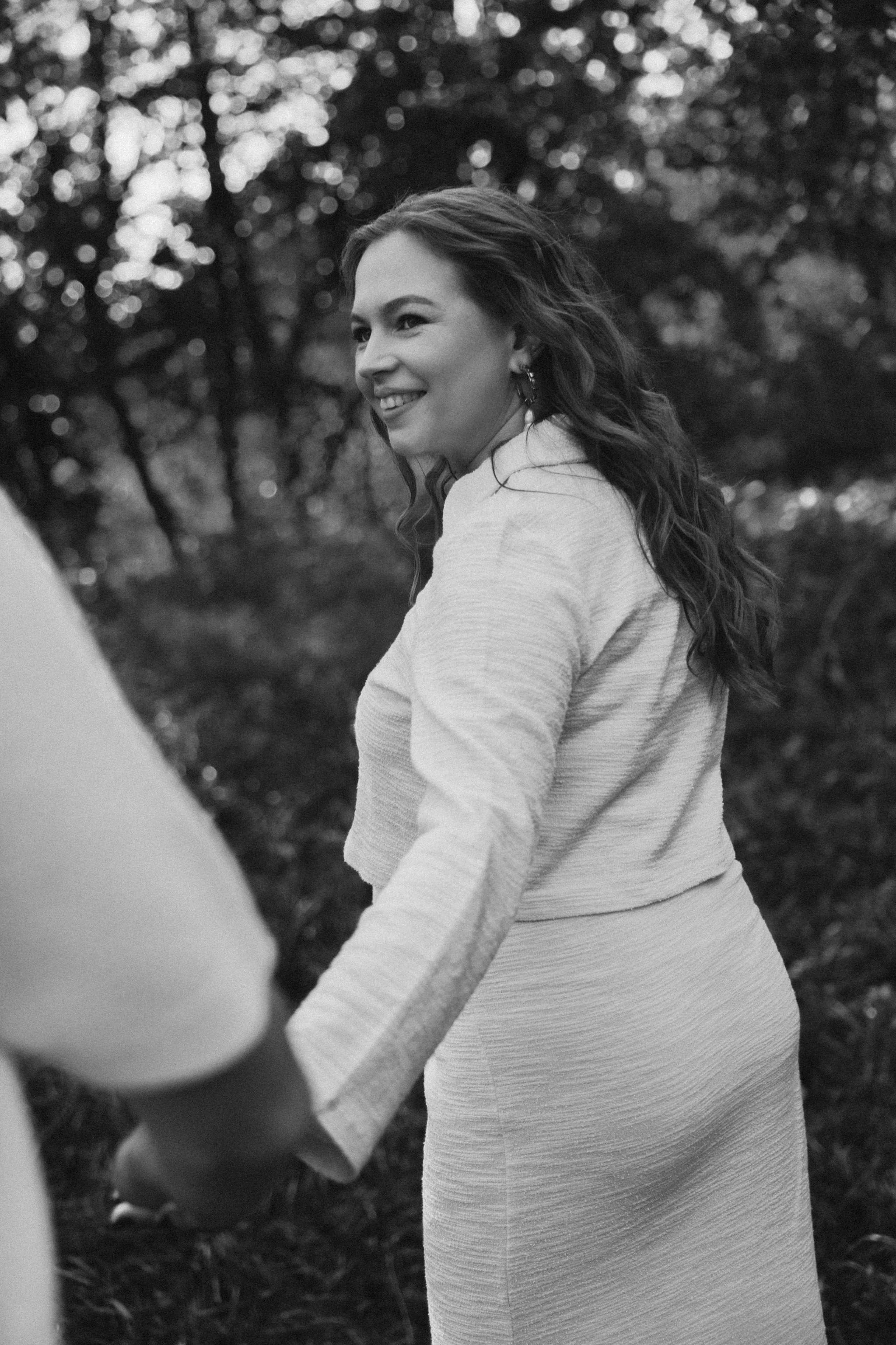 Sigita ir Artūras | Pabėgimas į gamtą ir aštrūs šešėliai. Vestuvių ir šeimų fotografė Lena Bondarenko / belove photo