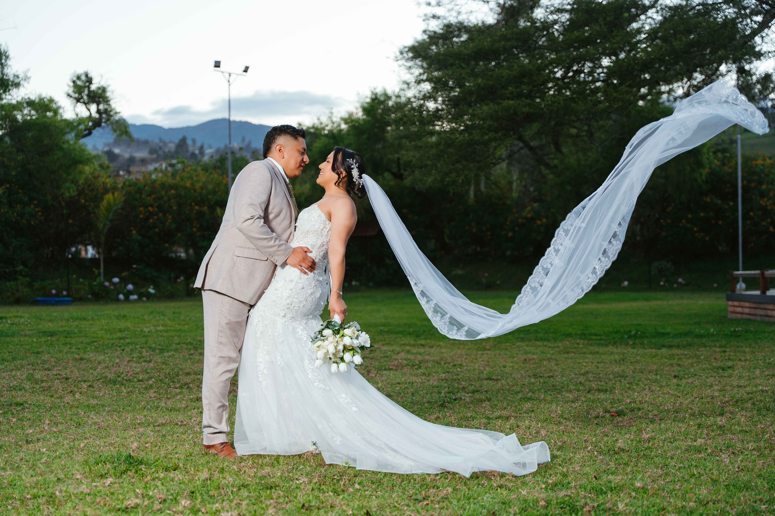 Karol y Jairon. Fotógrafo de bodas en Loja Ecuador | Piero Alvarez PH