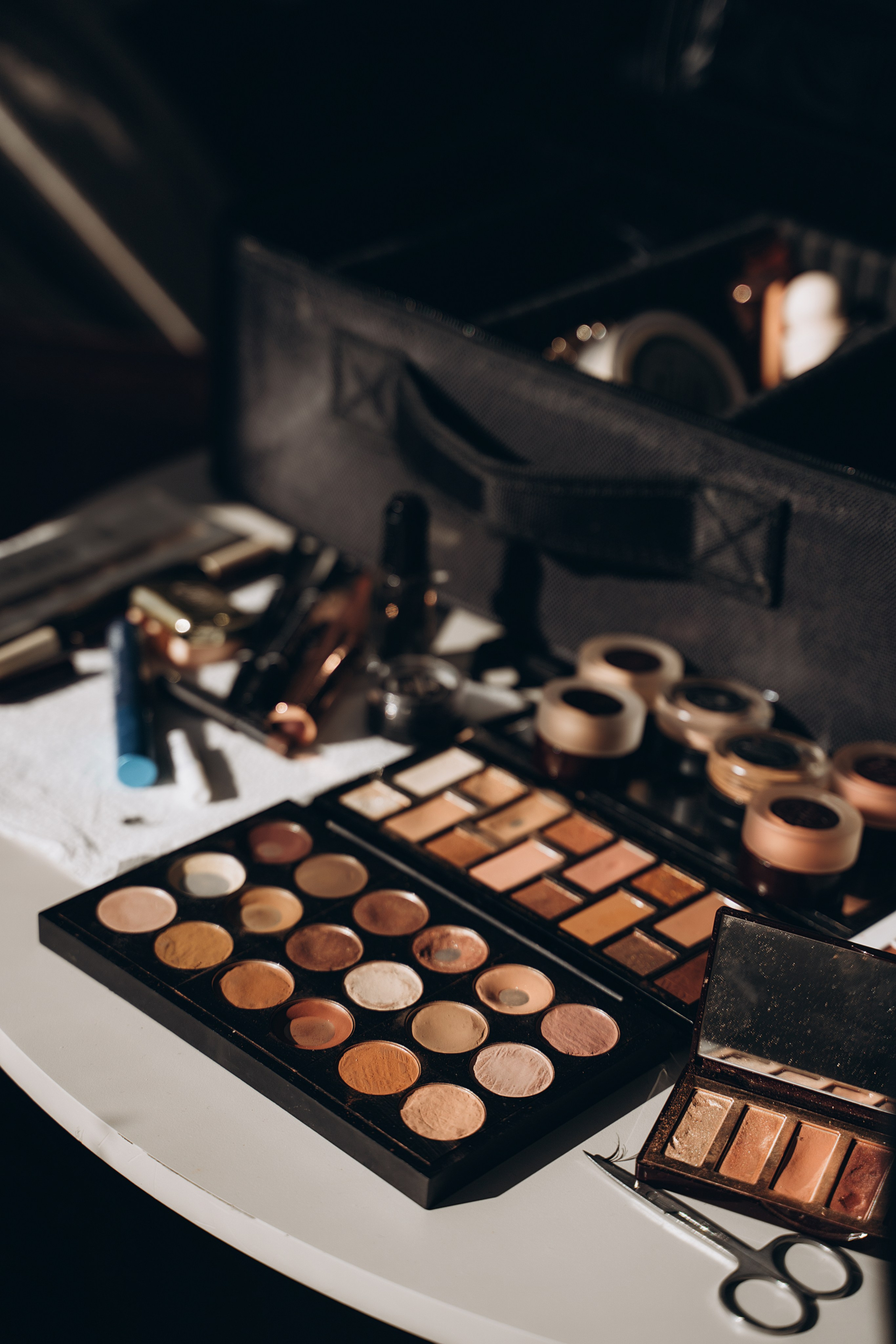 Megan & Oneias. Main