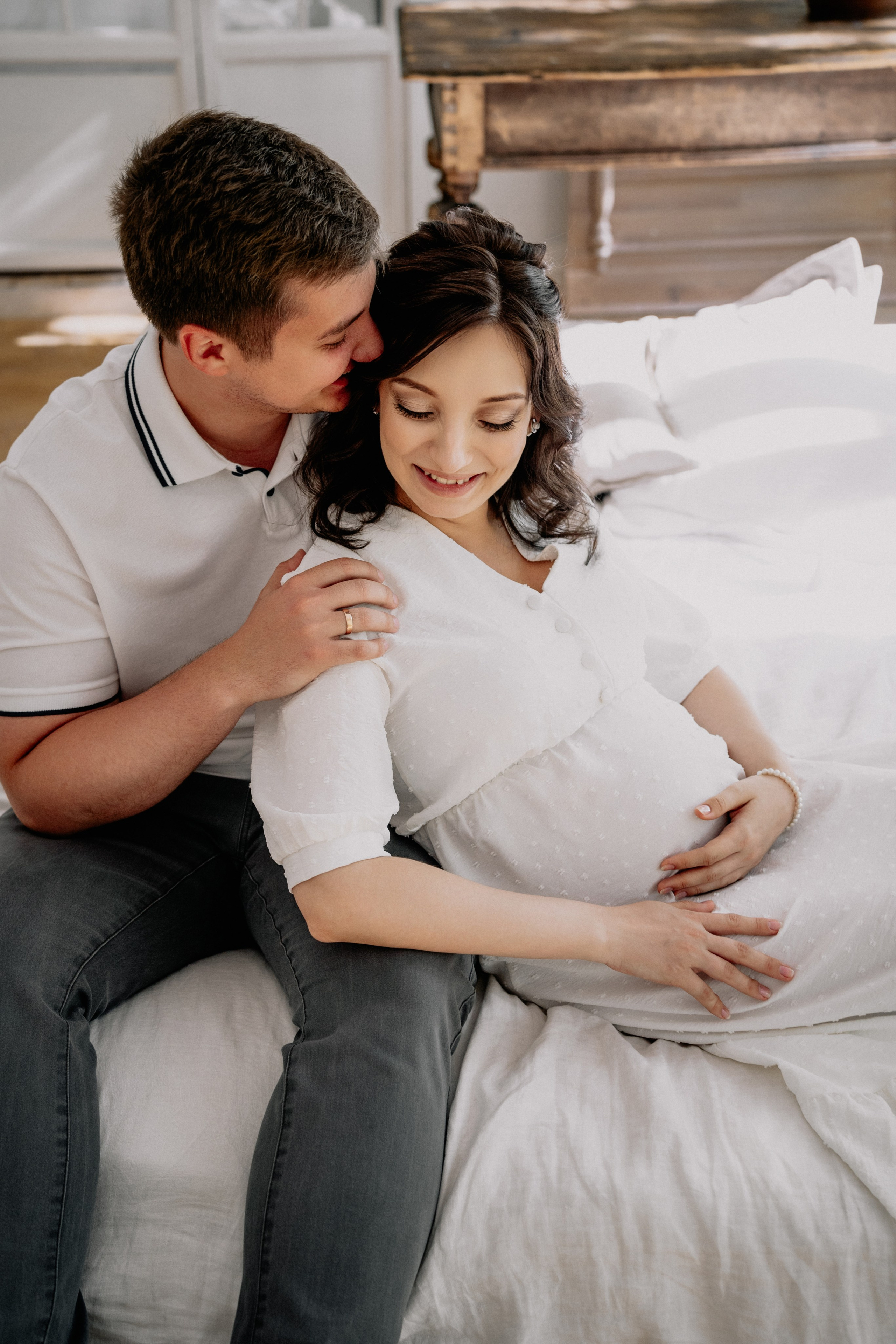Cozy Maternity Photography at Home – Soft & Emotional Motherhood Moments. Alisa Tant — Family and newborn photographer Bucks County, Montgomery county, Philadelphia, NJ