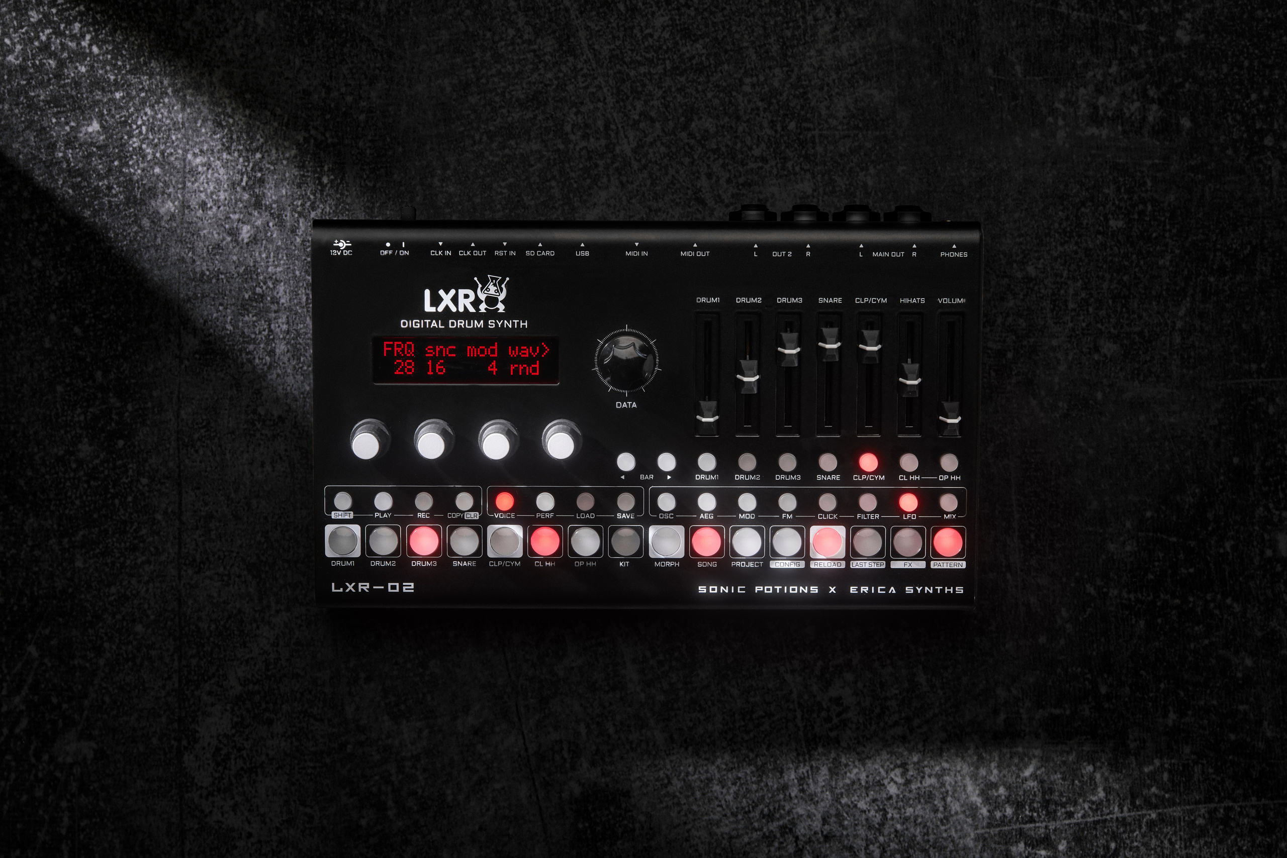 Предметка, EricaSynth, новый drum synth модуль, как обычно, черное на черном. Commercial, interior, food photographer Andrey Nikiforov, based in Rig