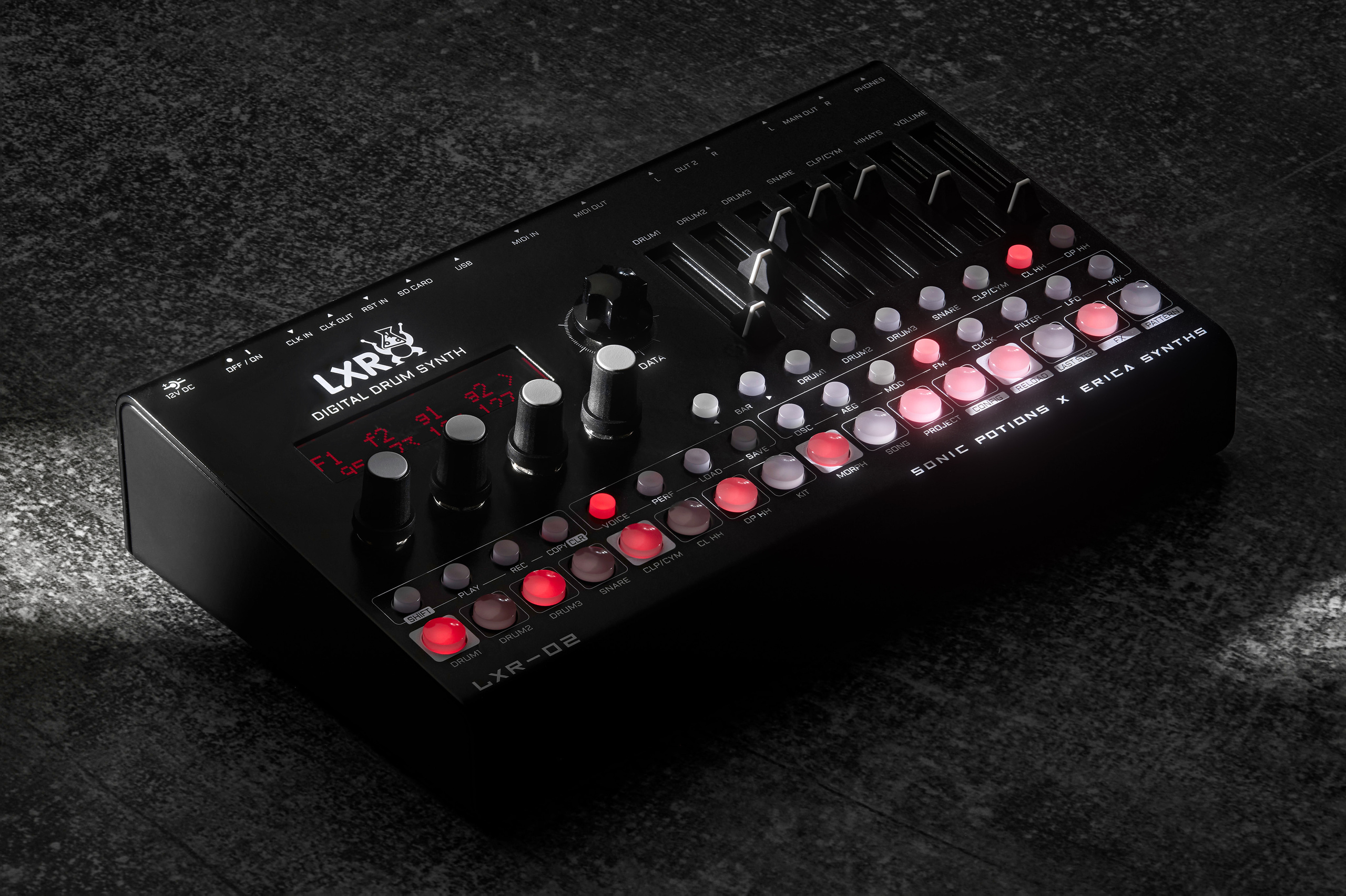 Предметка, EricaSynth, новый drum synth модуль, как обычно, черное на черном. Commercial, interior, food photographer Andrey Nikiforov, based in Rig