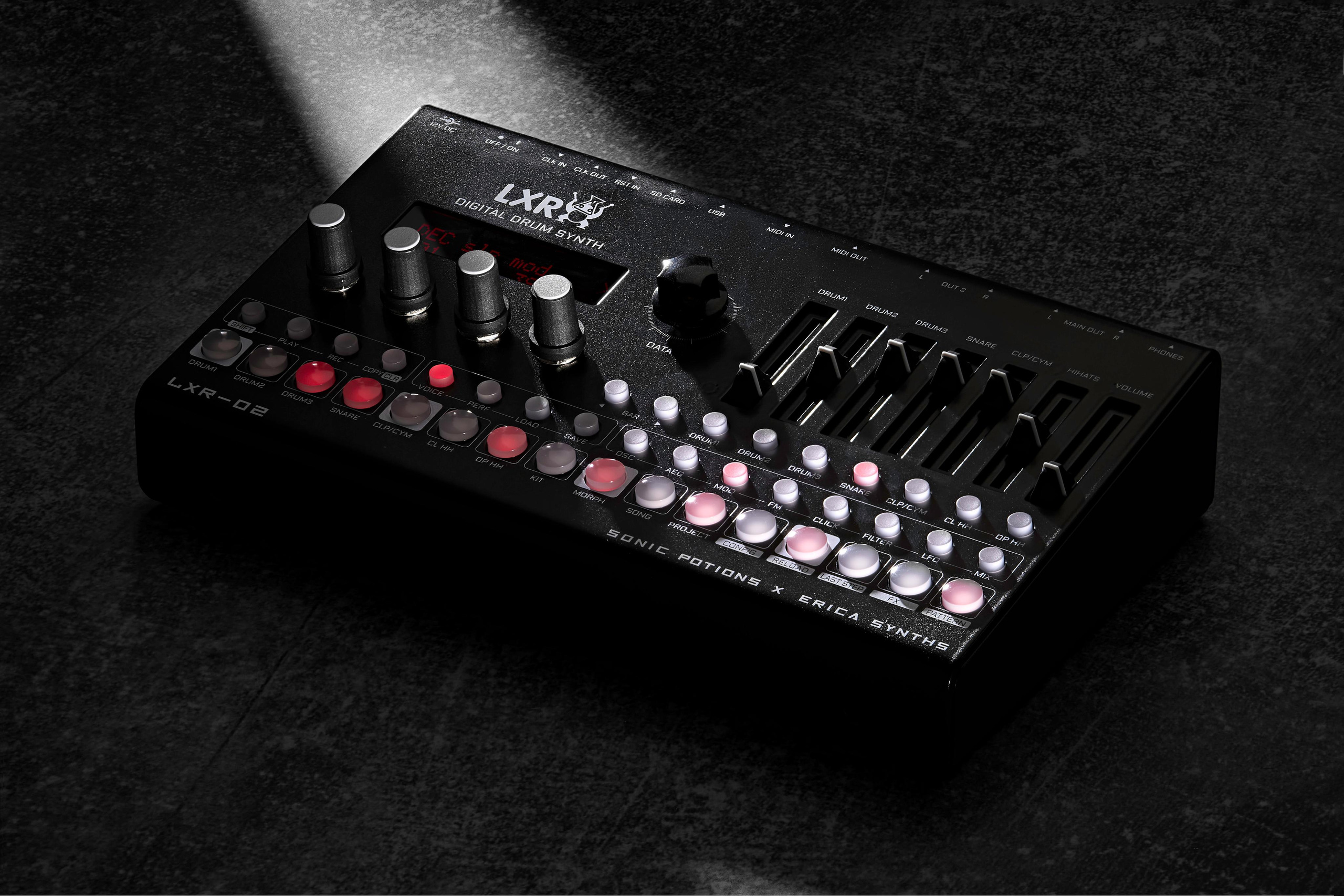 Предметка, EricaSynth, новый drum synth модуль, как обычно, черное на черном. Commercial, interior, food photographer Andrey Nikiforov, based in Rig