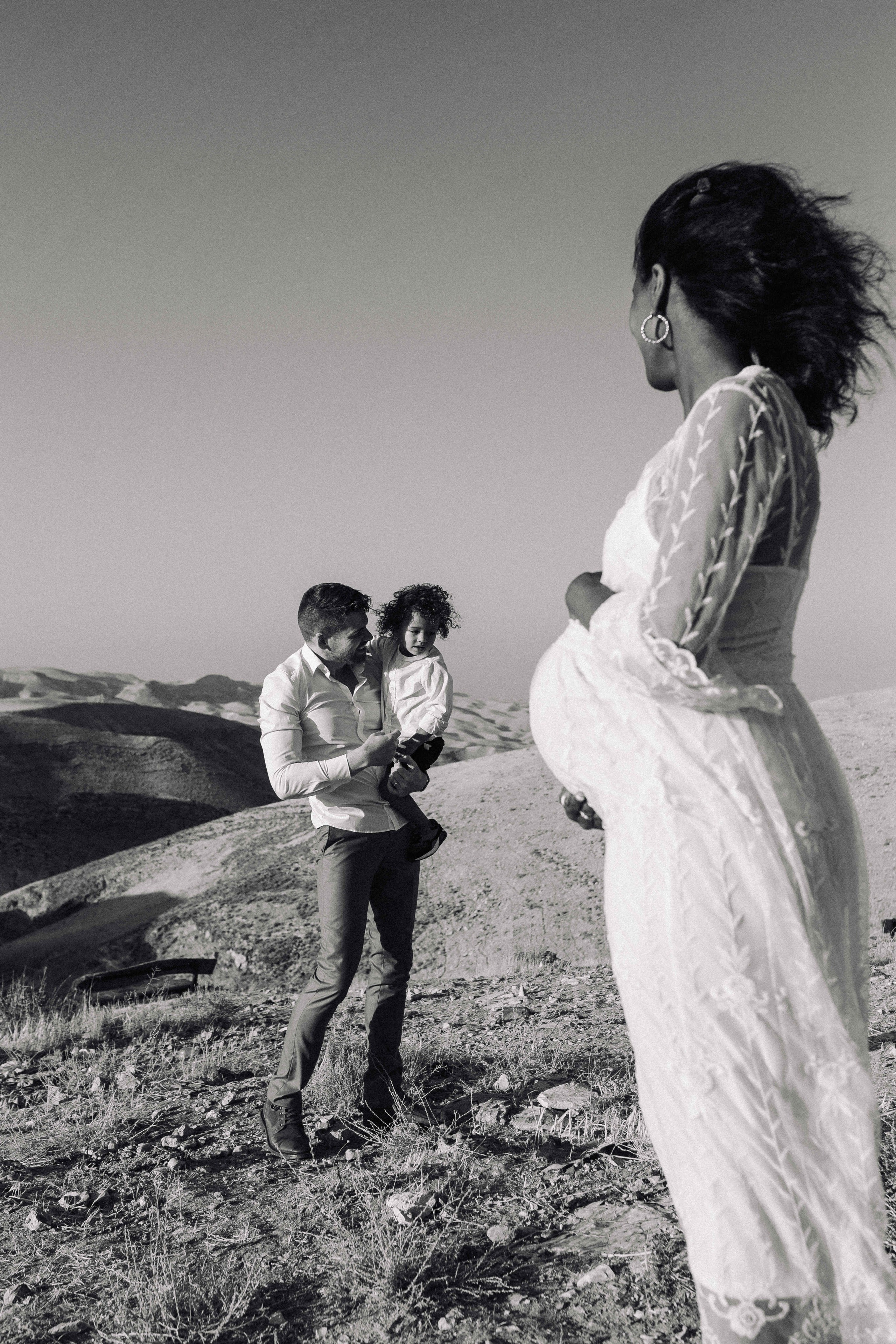 PHOTO SESSION IN THE DESERT NEAR MAALE ADUMIM. PHOTOGRAPHER IN ISRAEL