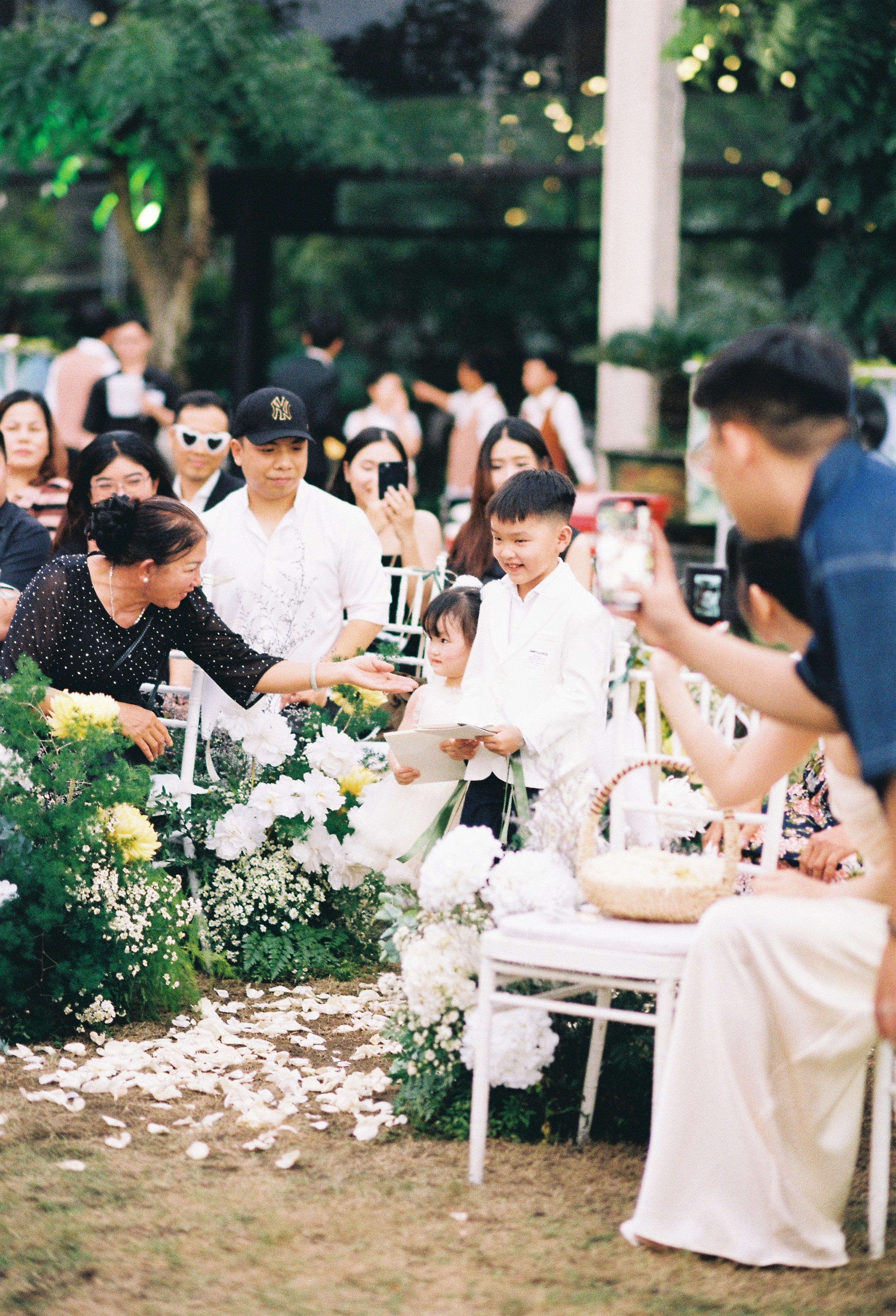 Nghĩa & Thảo. Cam Images